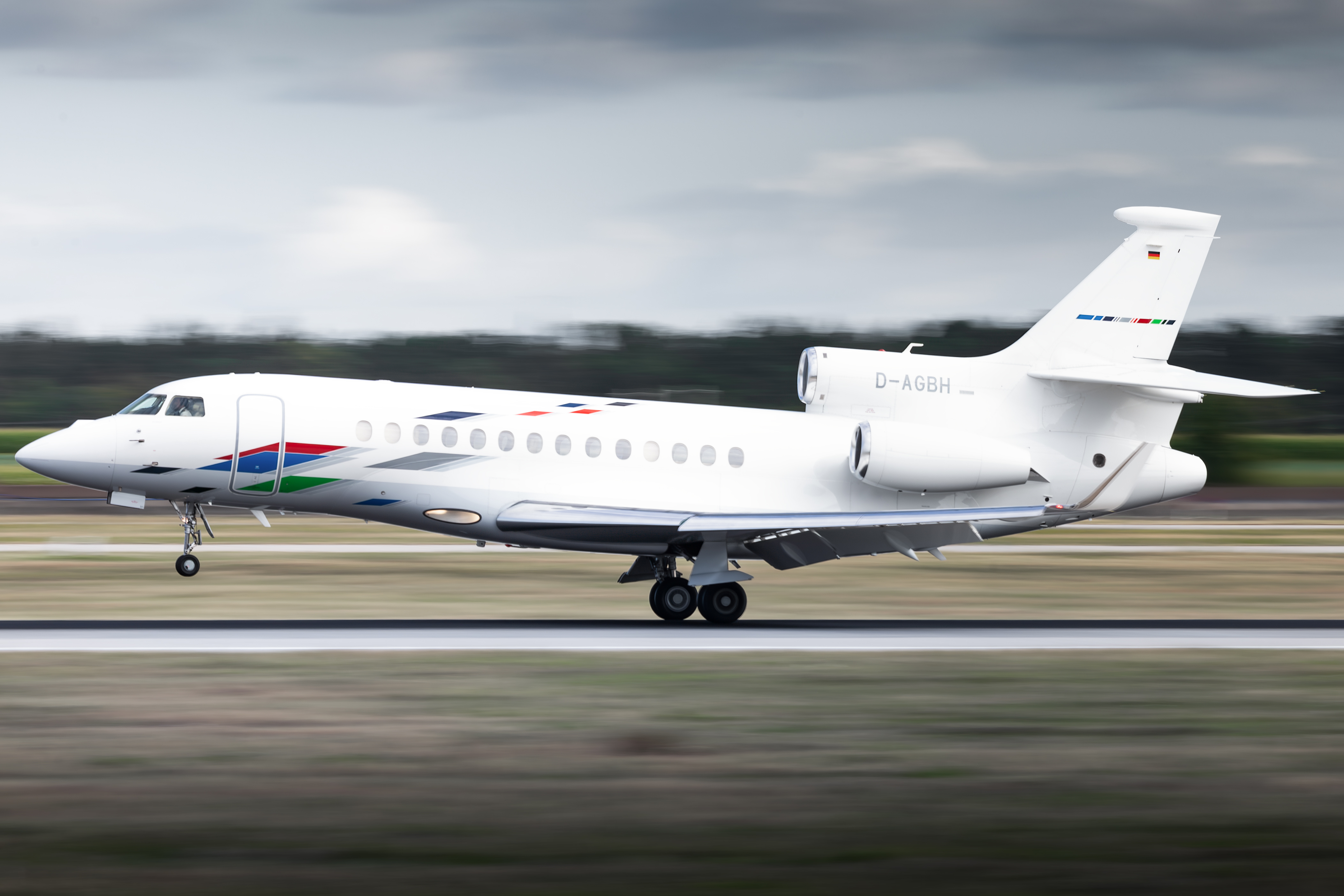 Full size: PRIVATE Dassault Falcon 7X D-AGBH at Stuttgart Airport