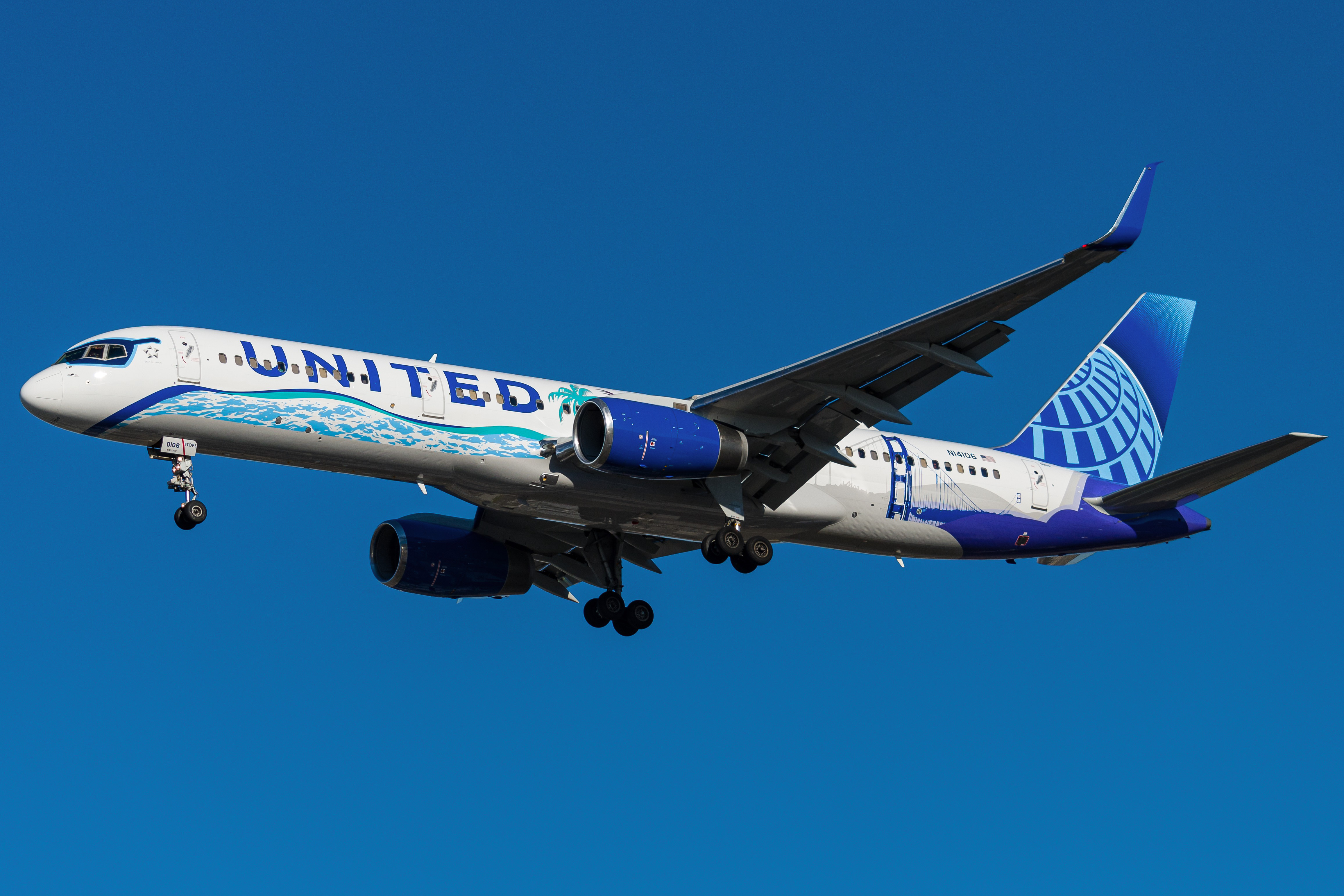 Full size: United Airlines Boeing 757-200 N14106 at Newark Liberty International Airport