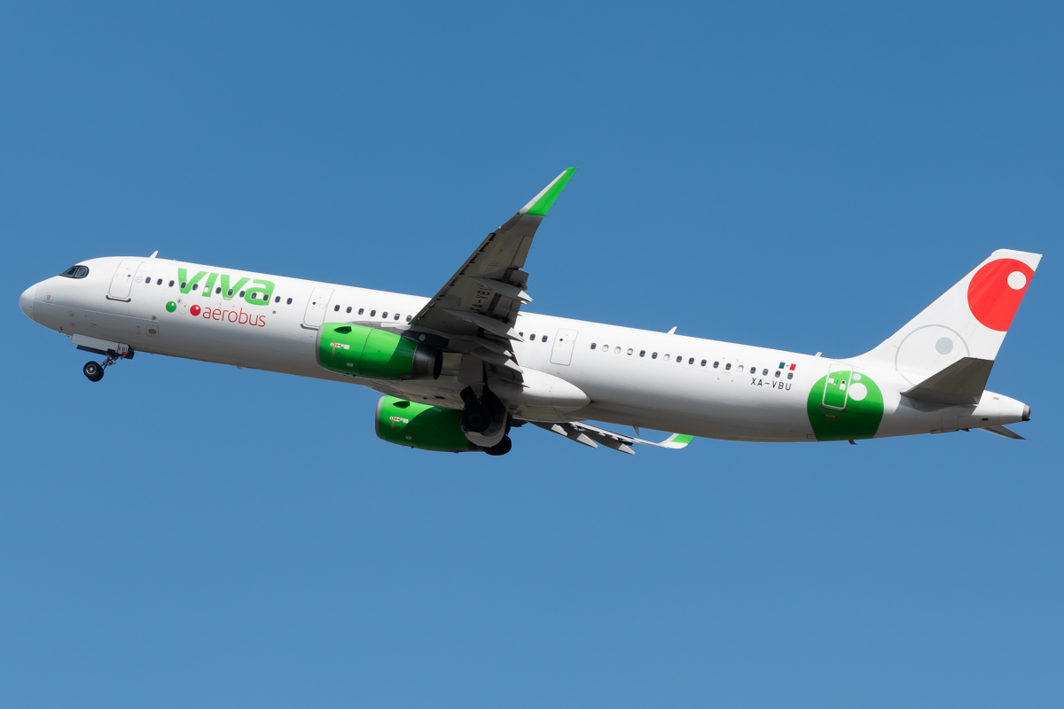 Full size: VivaAerobus Airbus A321-200 XA-VBU at Mexico City International Airport