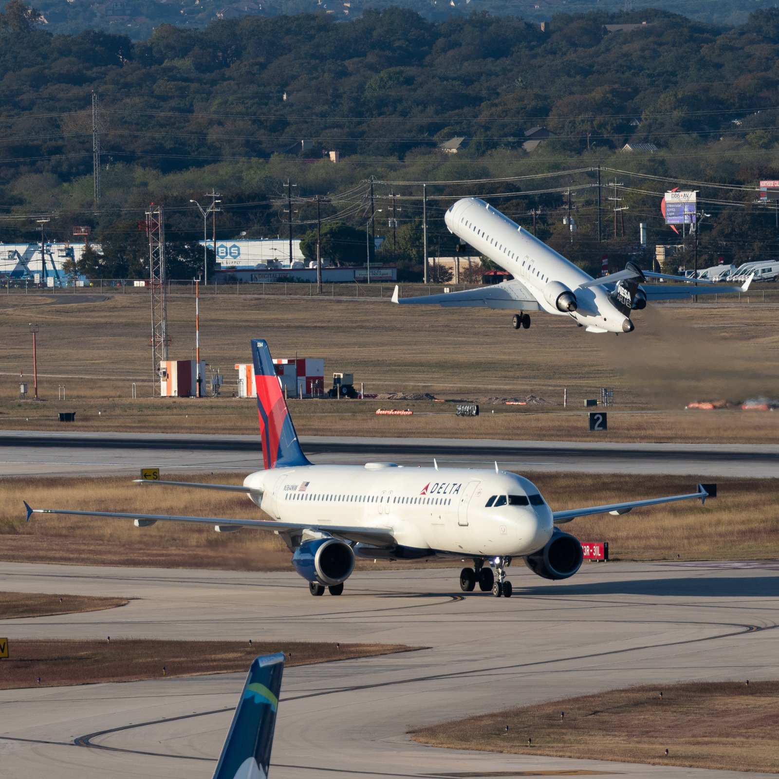Full size: Delta Airlines Airbus A320 N364NW at San Antonio International Airport