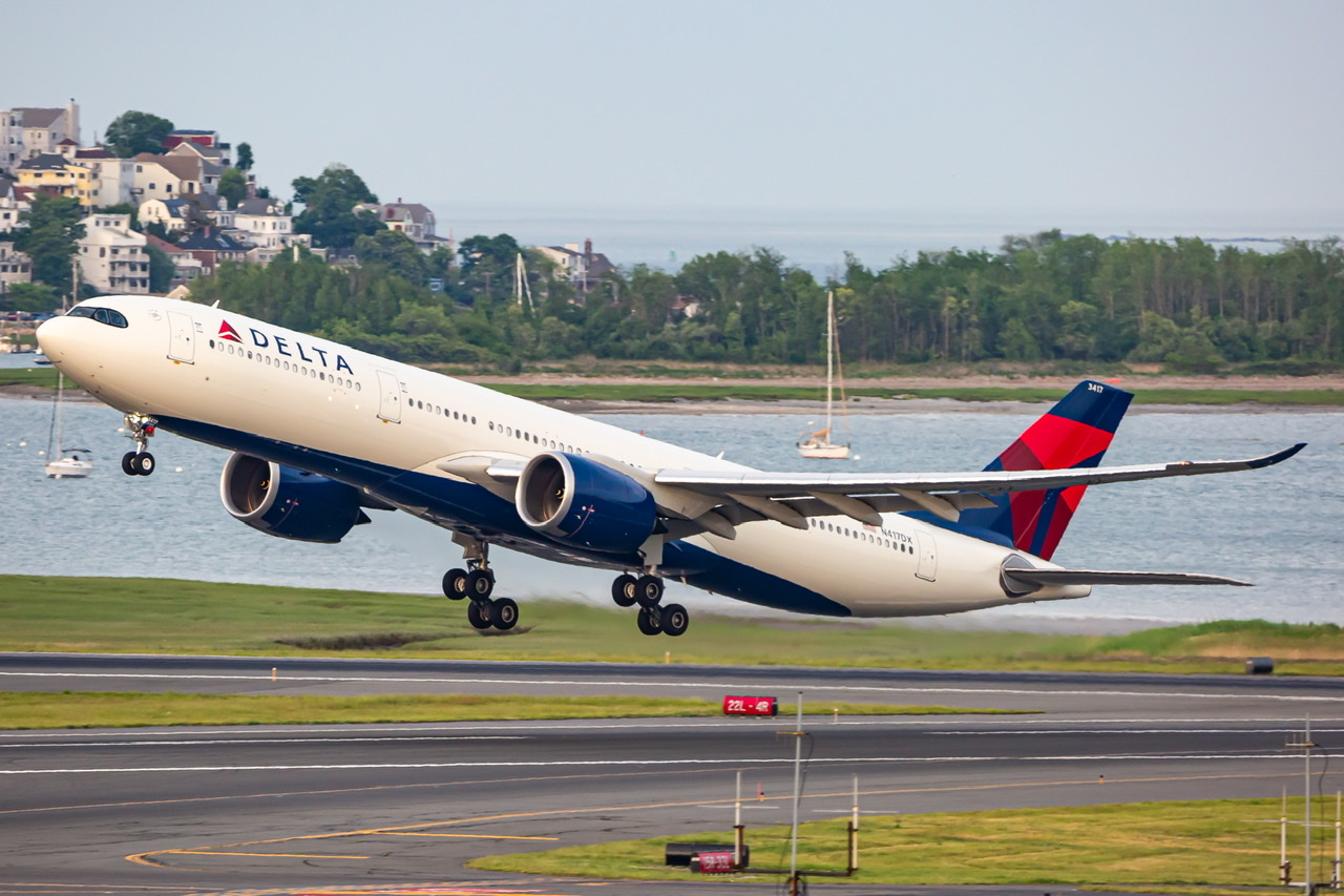 Full size: Delta Airlines Airbus A330-900 N417DX at General Edward Lawrence Logan International Airport
