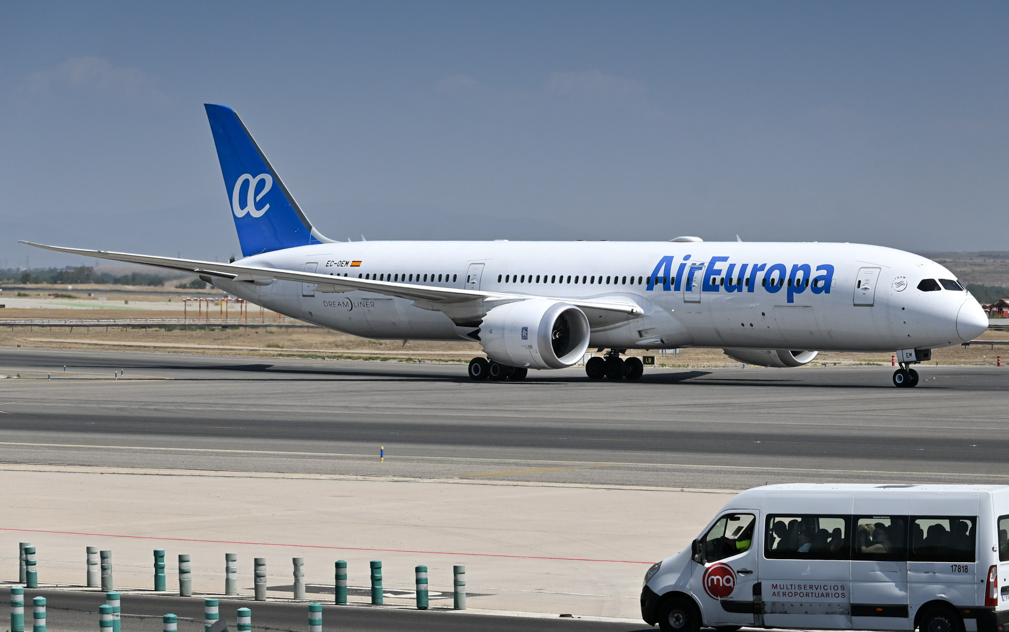 Full size: Air Europa Boeing 787-9 EC-OEM at Madrid Barajas Airport