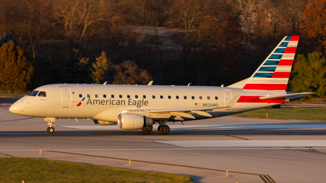 Full size: American Eagle Embraer E170 N826MD at John Glenn Columbus International Airport