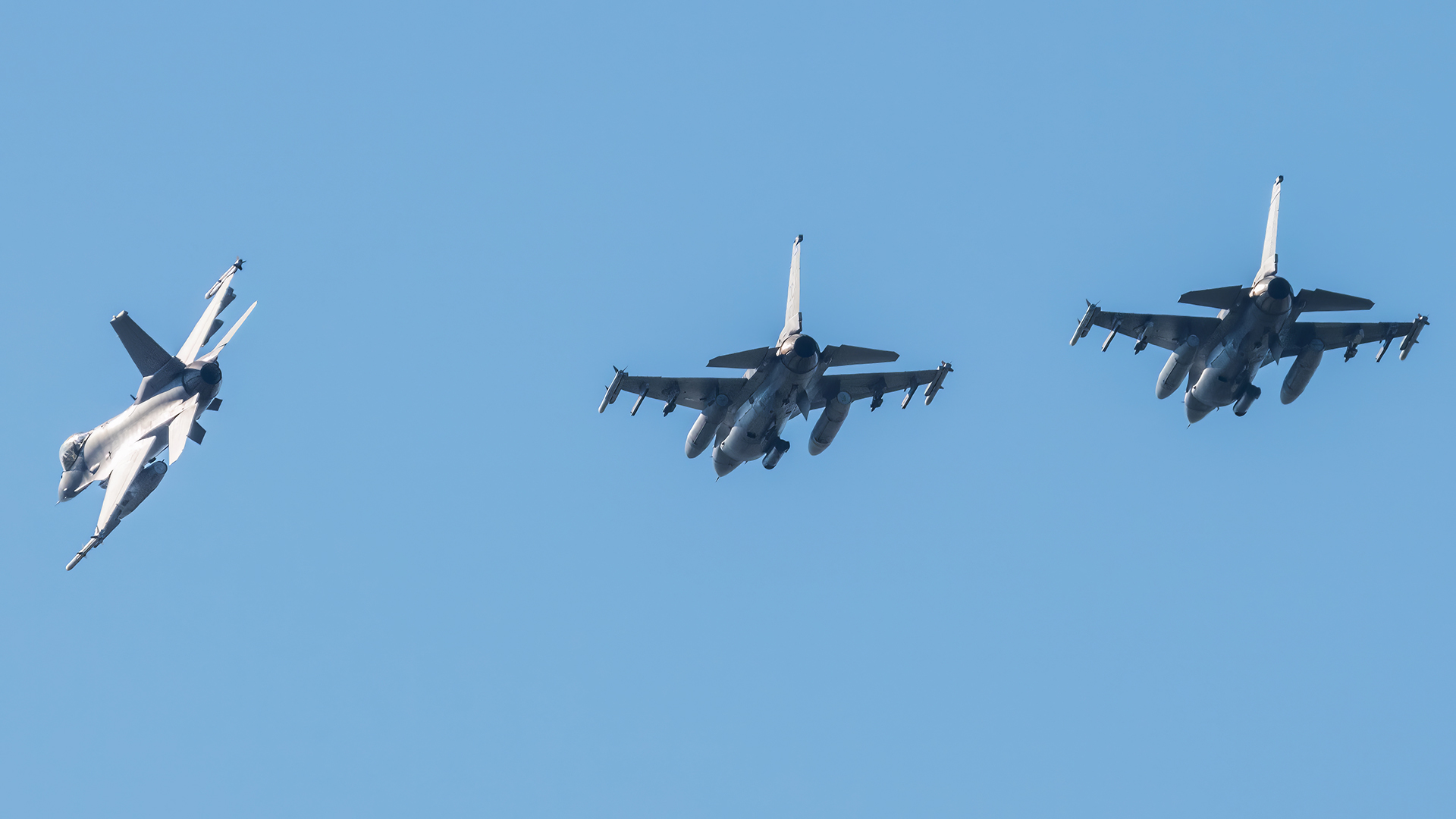 Full size: USAF - United States Air Force General Dynamics F-16 Fighting Falcon 87-0261 at Joint Base Andrews