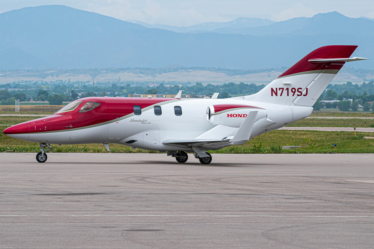 Full size: PRIVATE Honda HA-420 N719SJ at Northern Colorado Regional Airport
