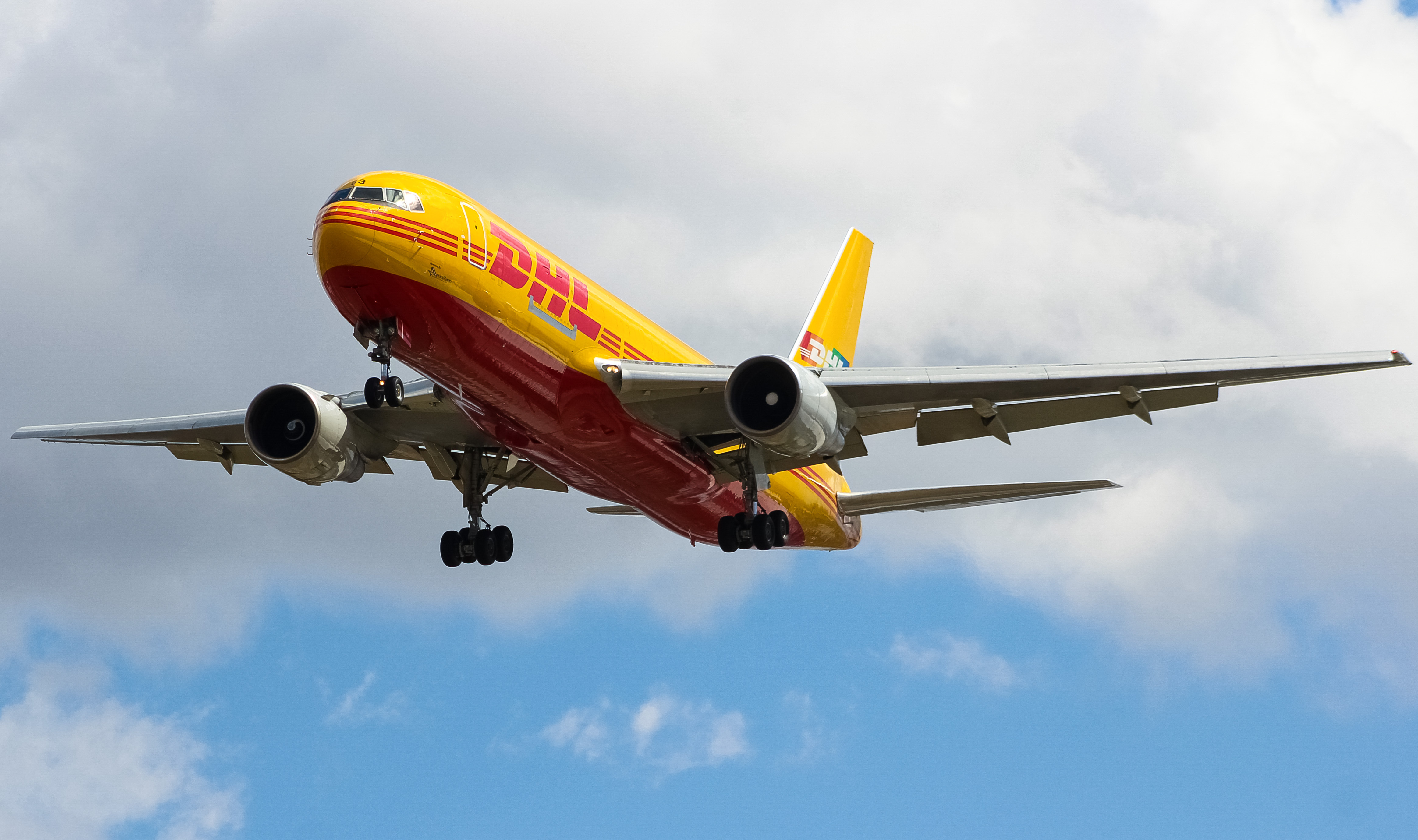 Full size: DHL Boeing 767-200F N653GT at Cincinnati/Northern Kentucky International Airport