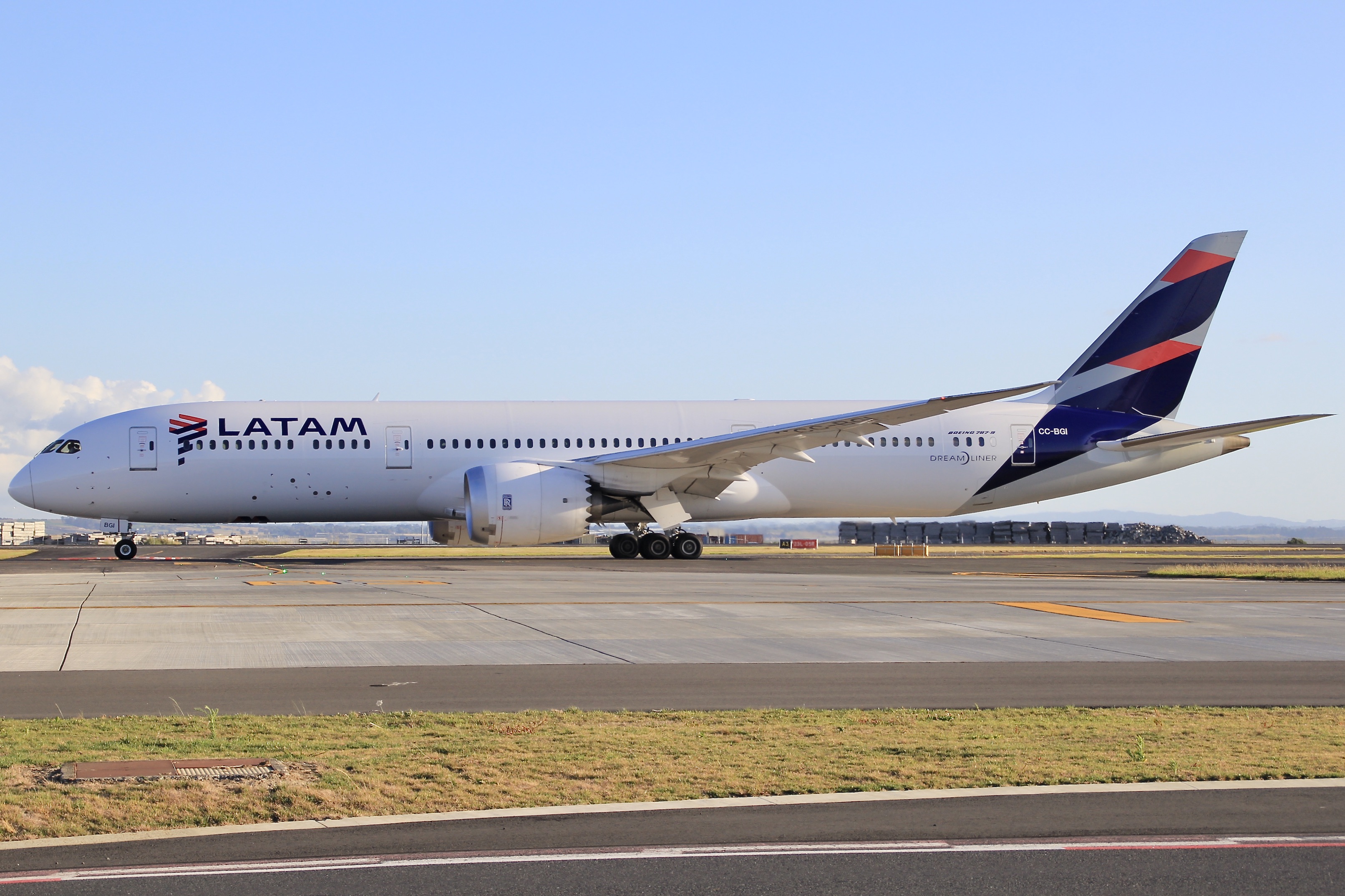Full size: LATAM Boeing 787-9 CC-BGI at Auckland International Airport