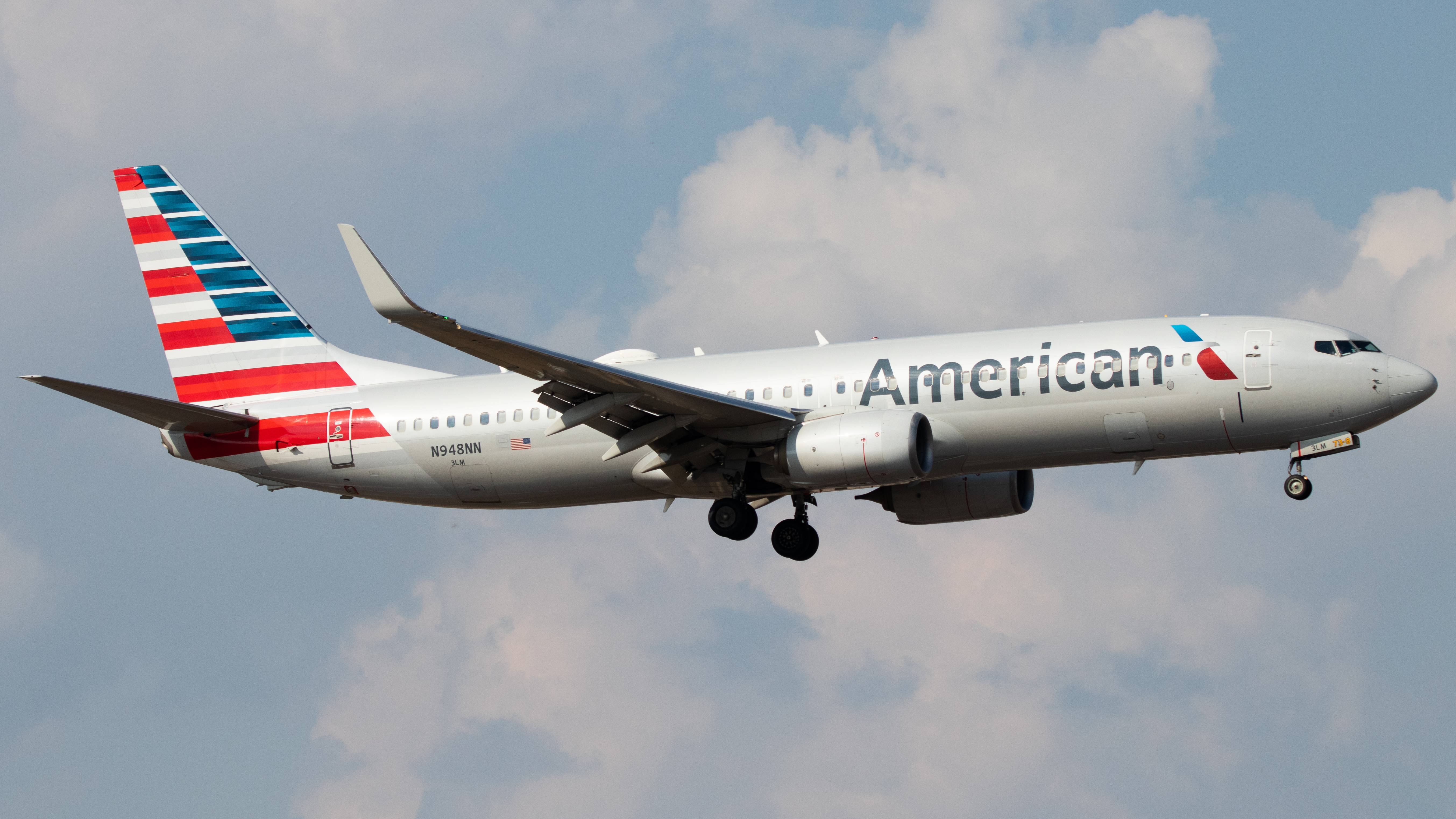 Full size: American Airlines Boeing 737-800 N948NN at San Antonio International Airport