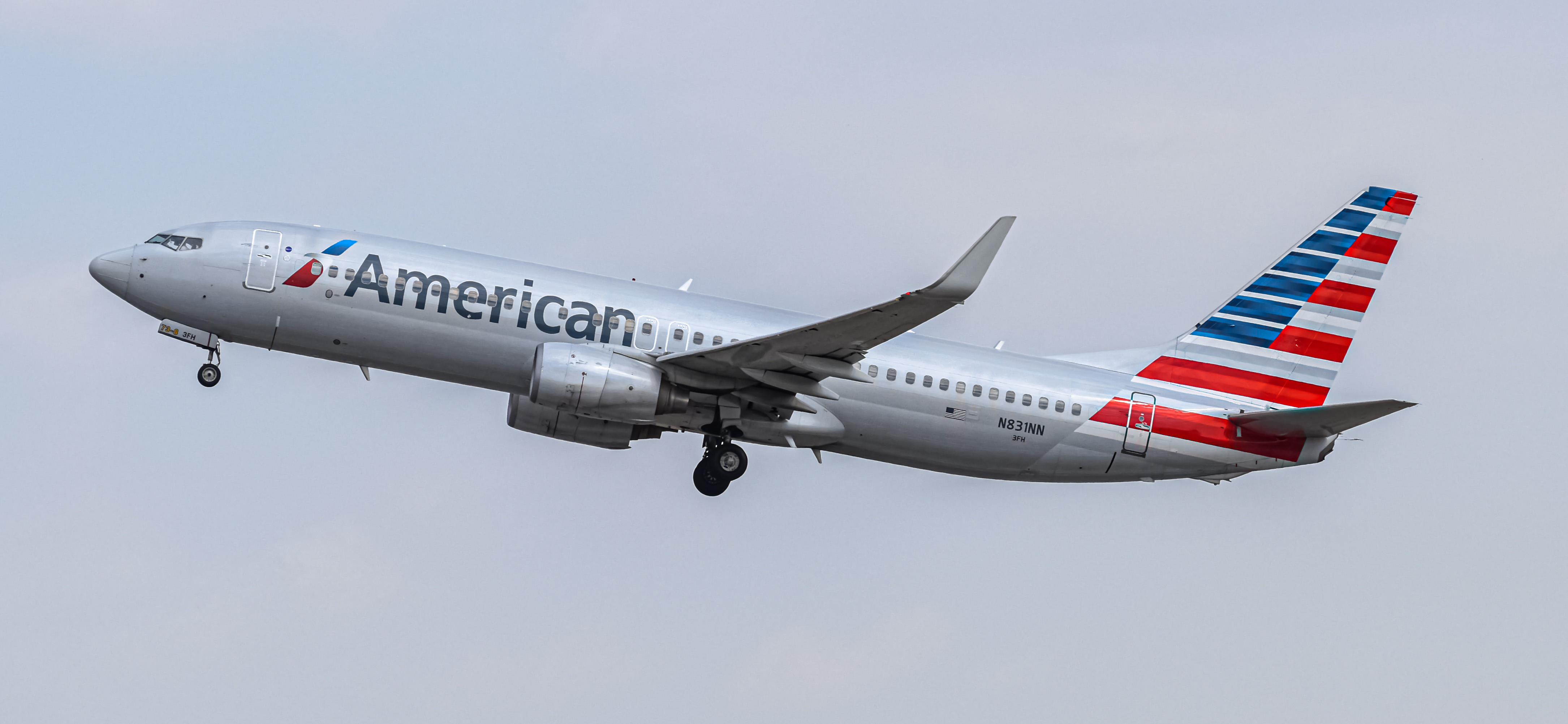 Full size: American Airlines Boeing 737-800 N831NN at Denver International Airport