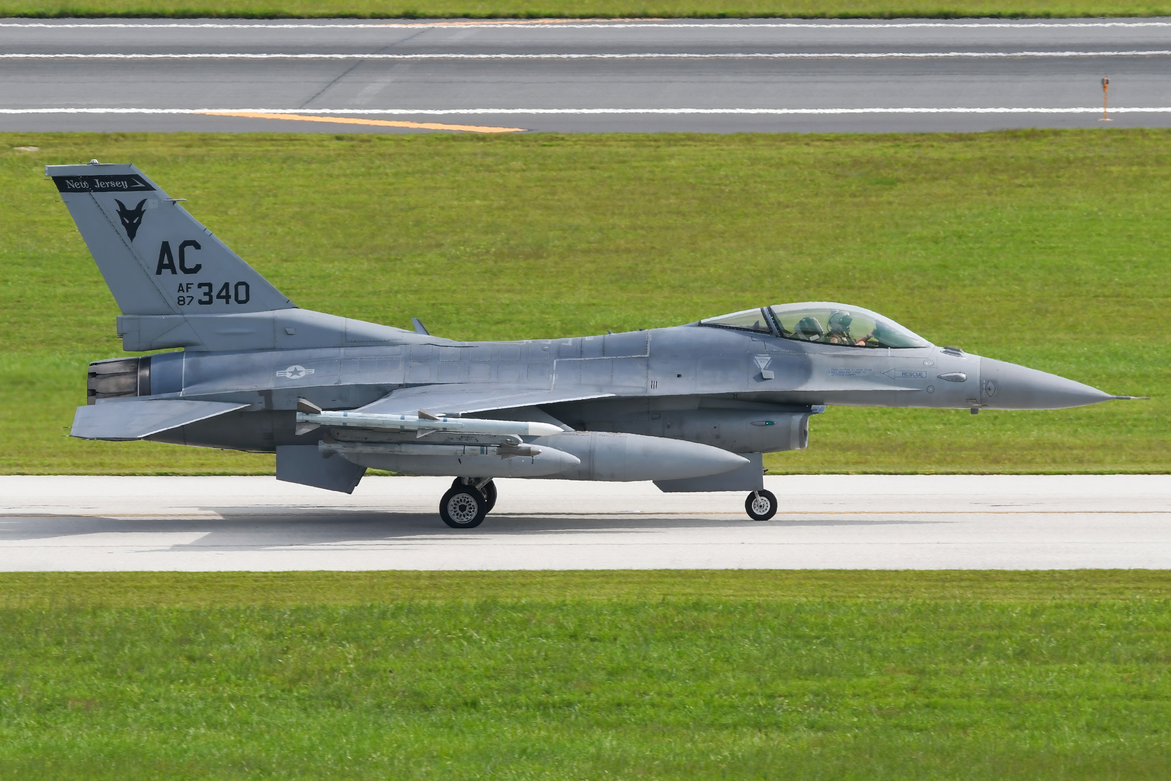 Full size: USAF - United States Air Force General Dynamics F-16 Fighting Falcon 87-0340 at Atlantic City International Airport