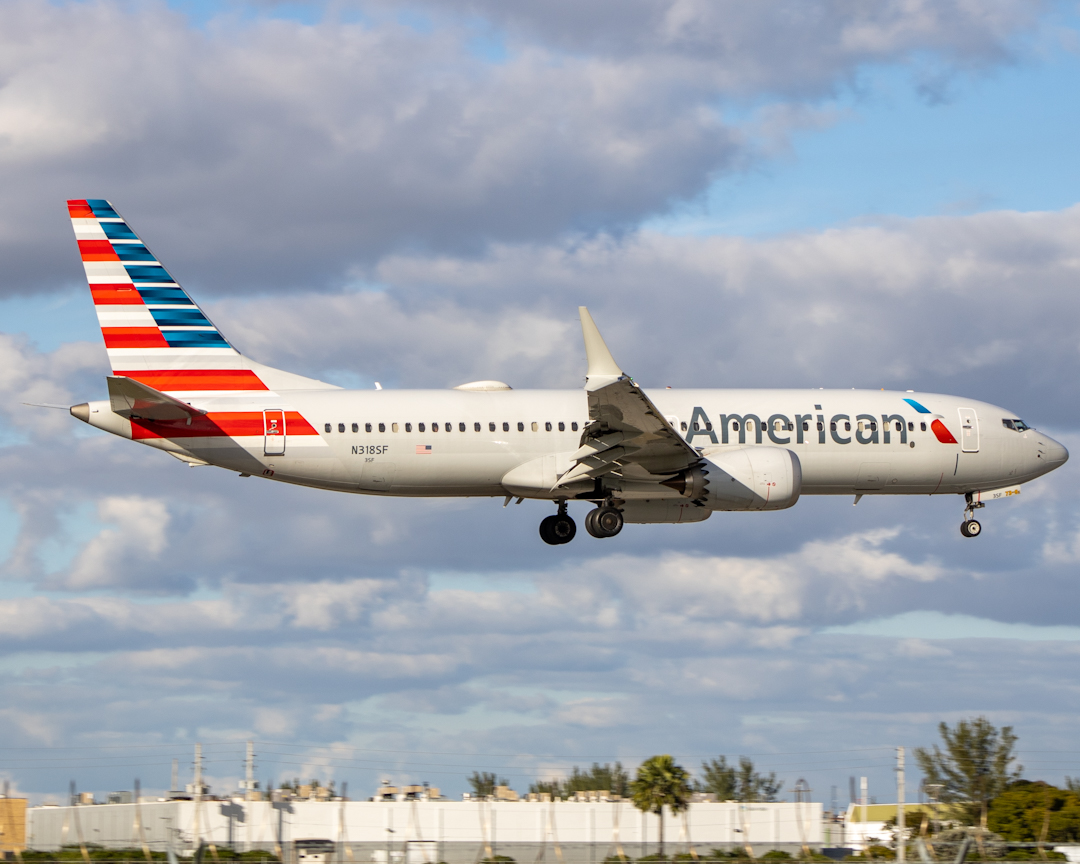 Full size: American Airlines Boeing 737 MAX 8 N318SF at Miami International Airport