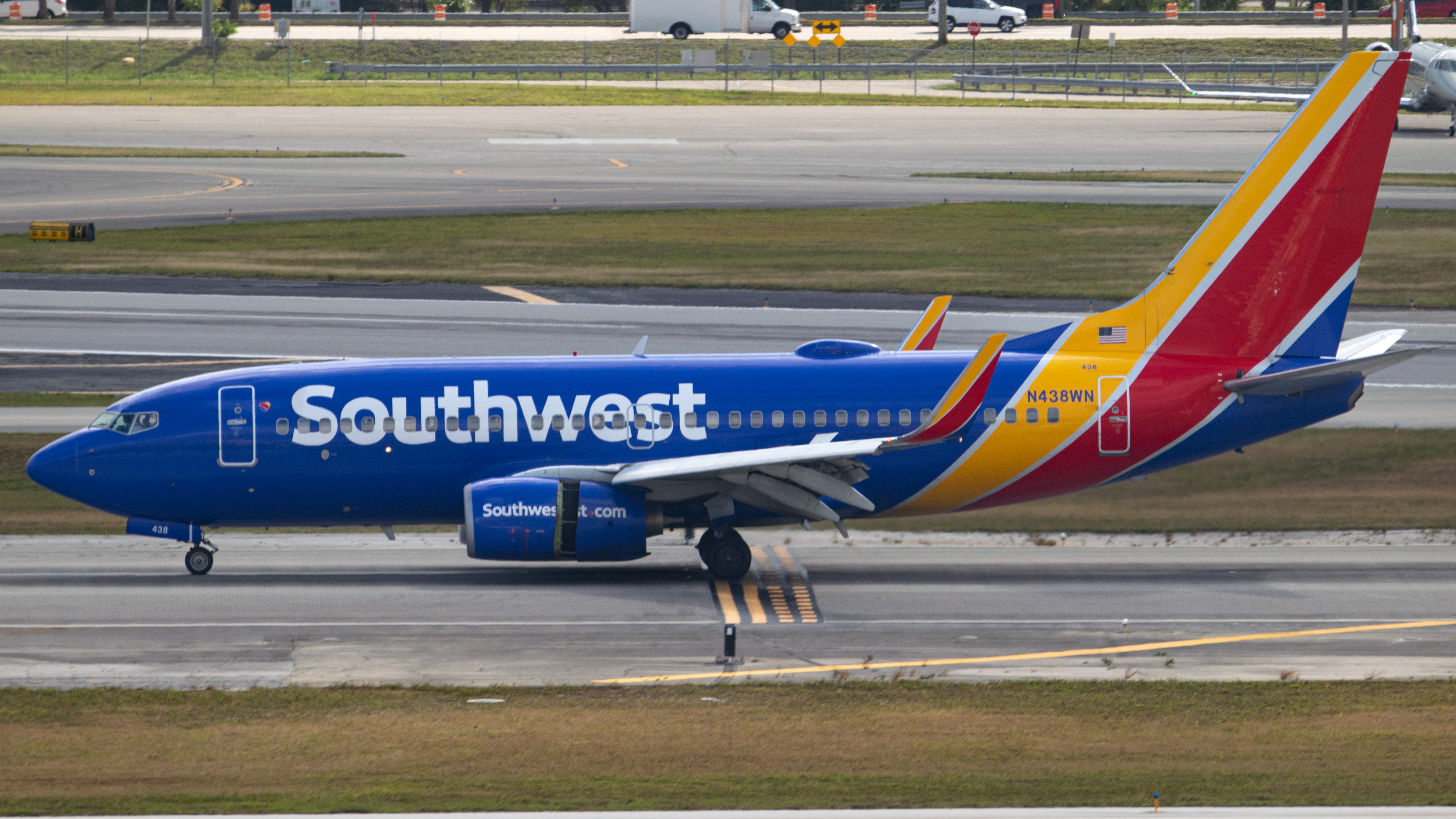 Full size: Southwest Airlines Boeing 737-700 N438WN at Palm Beach International Airport
