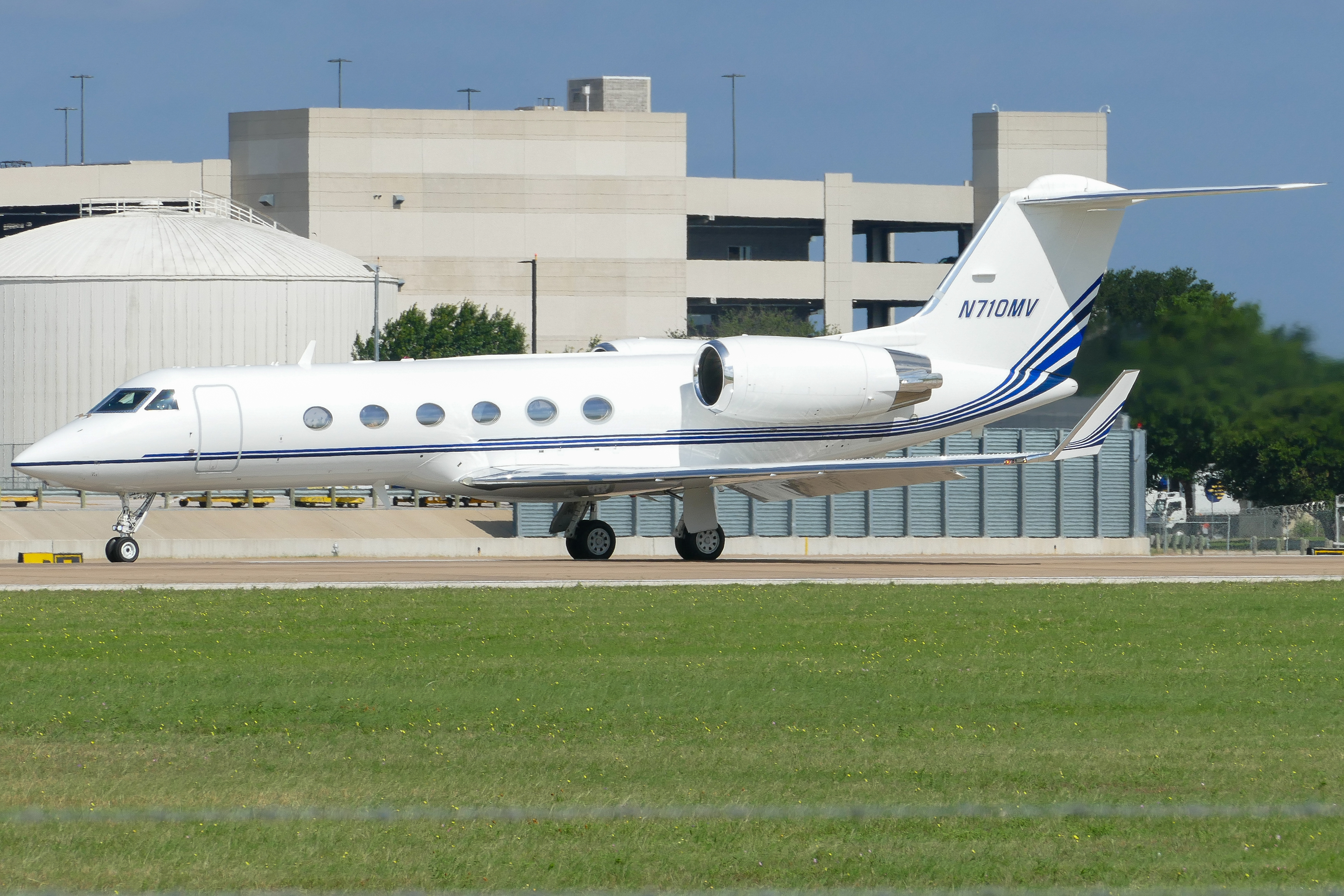 Full size: PRIVATE Gulfstream IV N710MV at Austin-Bergstrom International Airport