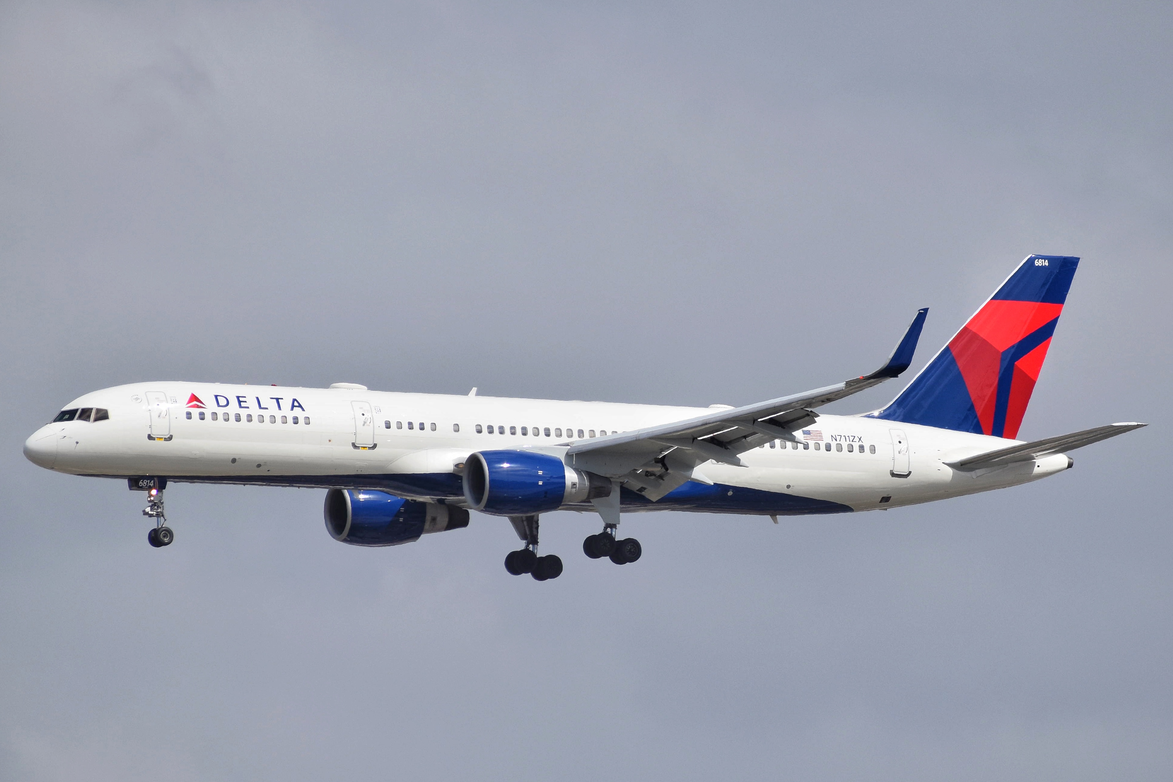 Full size: Delta Airlines Boeing 757-200 N711ZX at San Diego International Airport