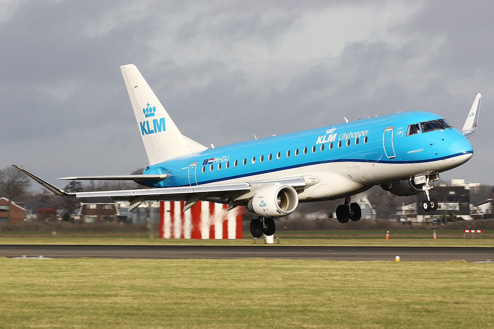 Full size: KLM Cityhopper Embraer E170 PH-EXJ at Amsterdam Schiphol Airport