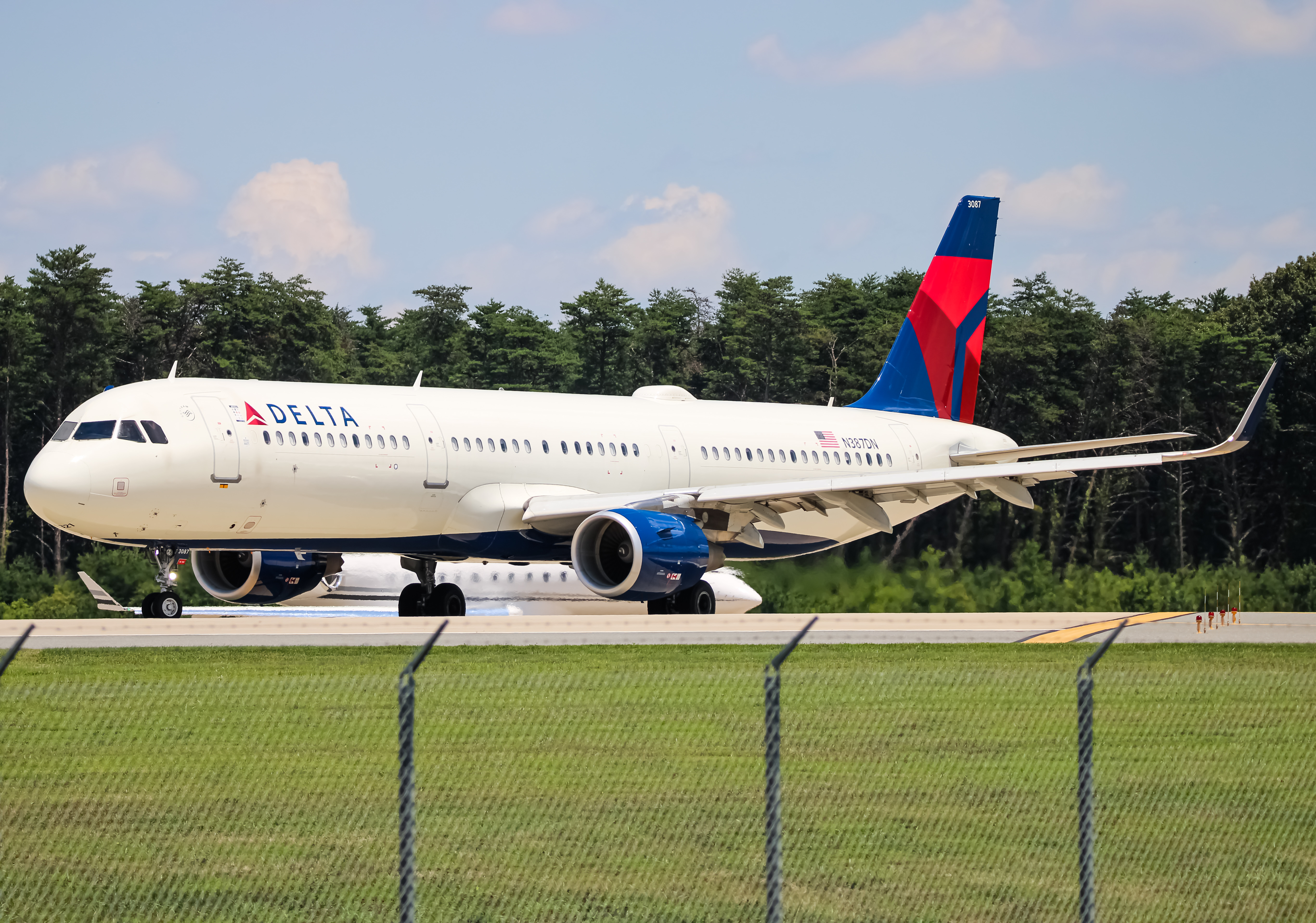 Full size: Delta Airlines Airbus A321-200 N387DN at Baltimore/Washington International Thurgood Marshall Airport