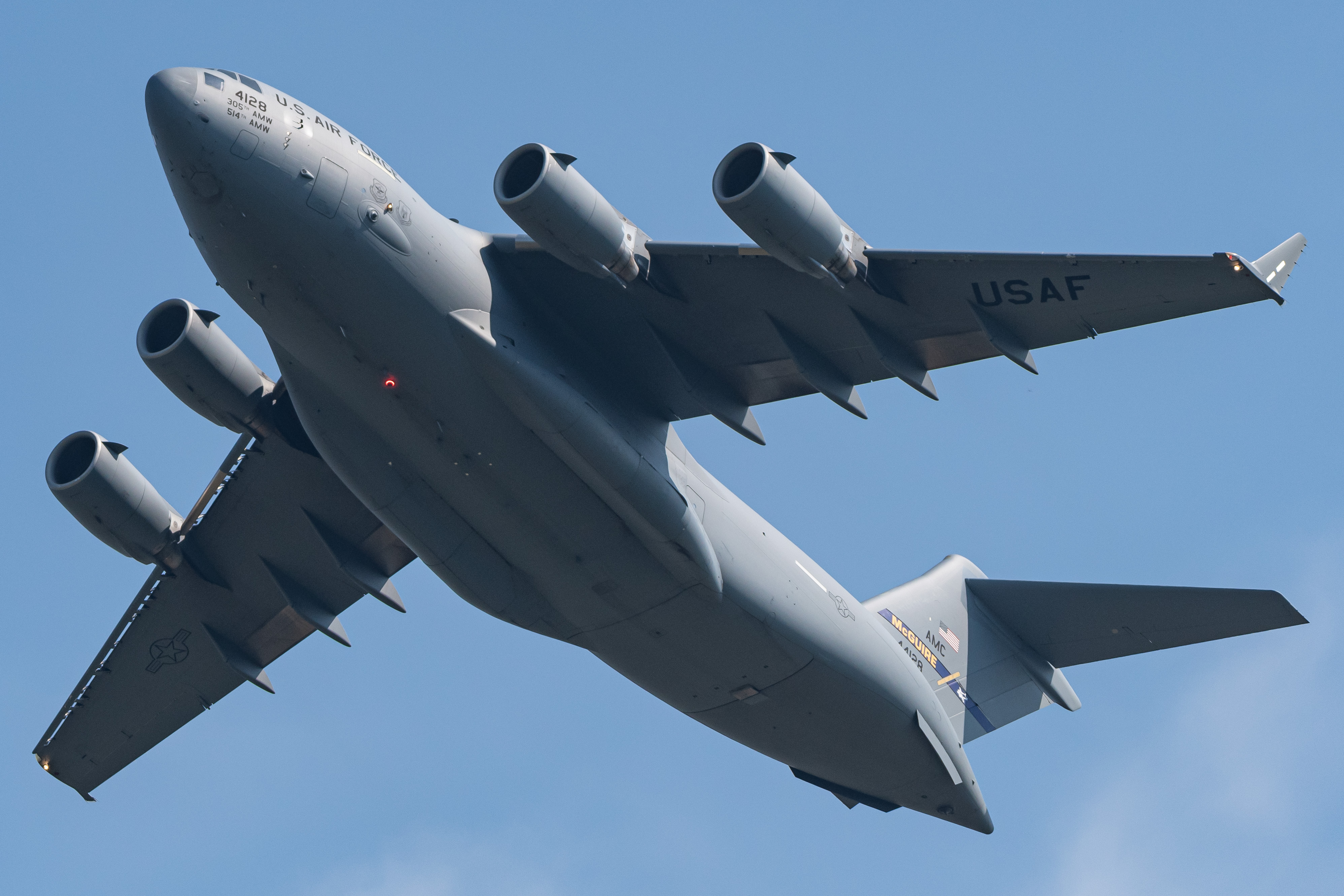 Full size: United States Air Force Boeing C-17A 04-4128 at McGuire Field (Joint Base Mc Guire Dix Lakehurst) Airport