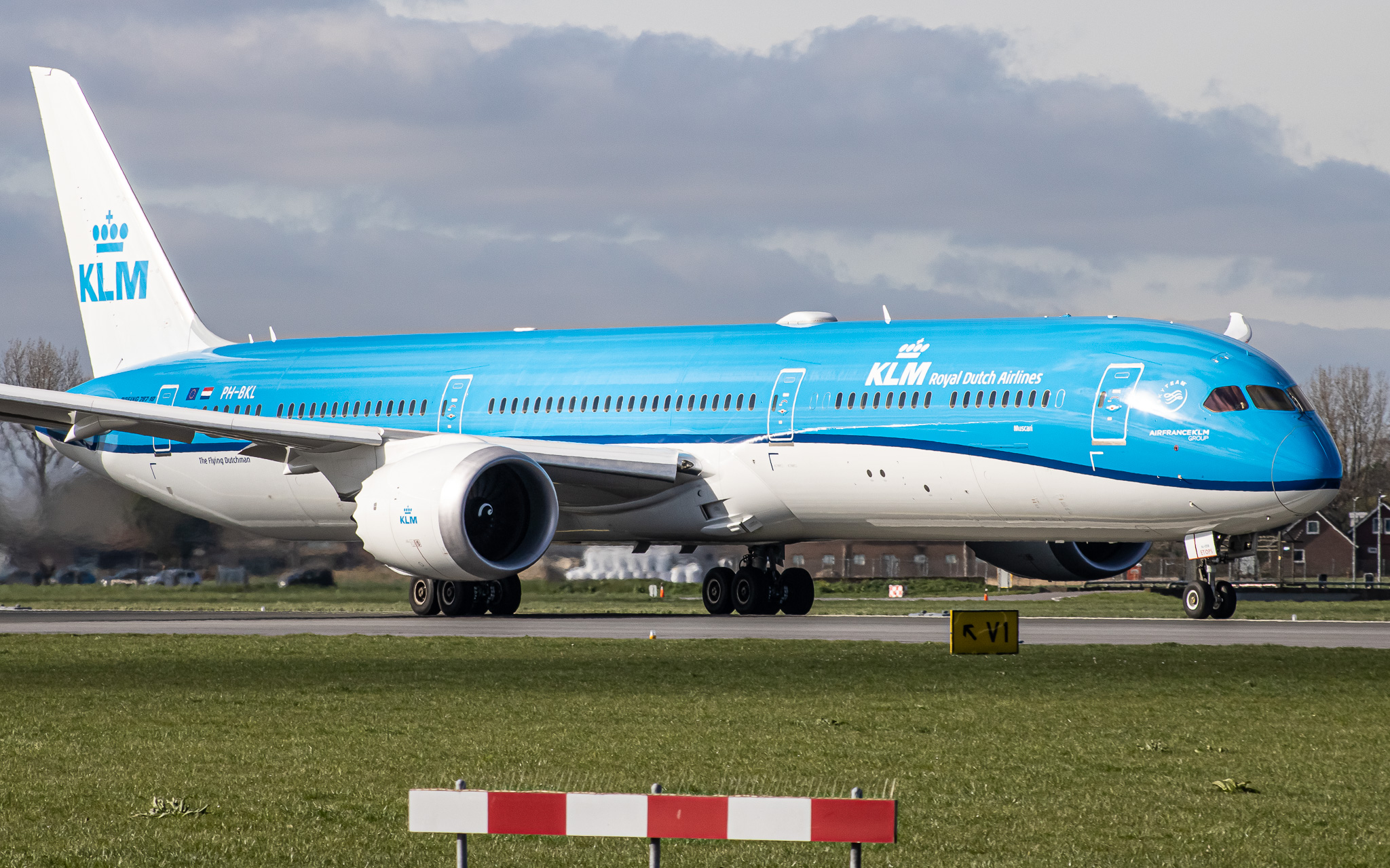 Full size: KLM Boeing 787-9 PH-BKL at Amsterdam Schiphol Airport