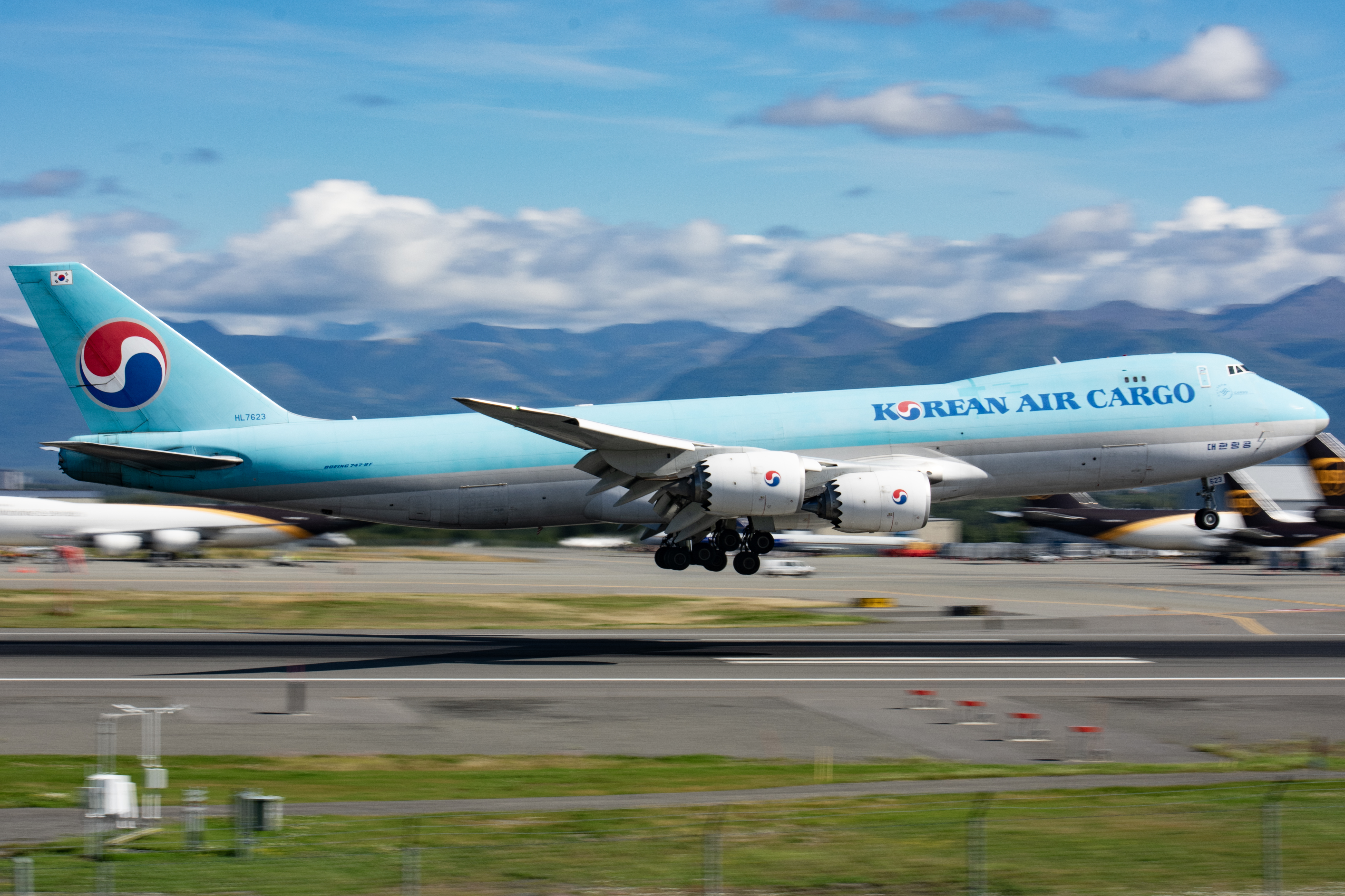 Full size: Korean Air Cargo Boeing 747-8F HL7623 at Anchorage Ted Stevens International Airport