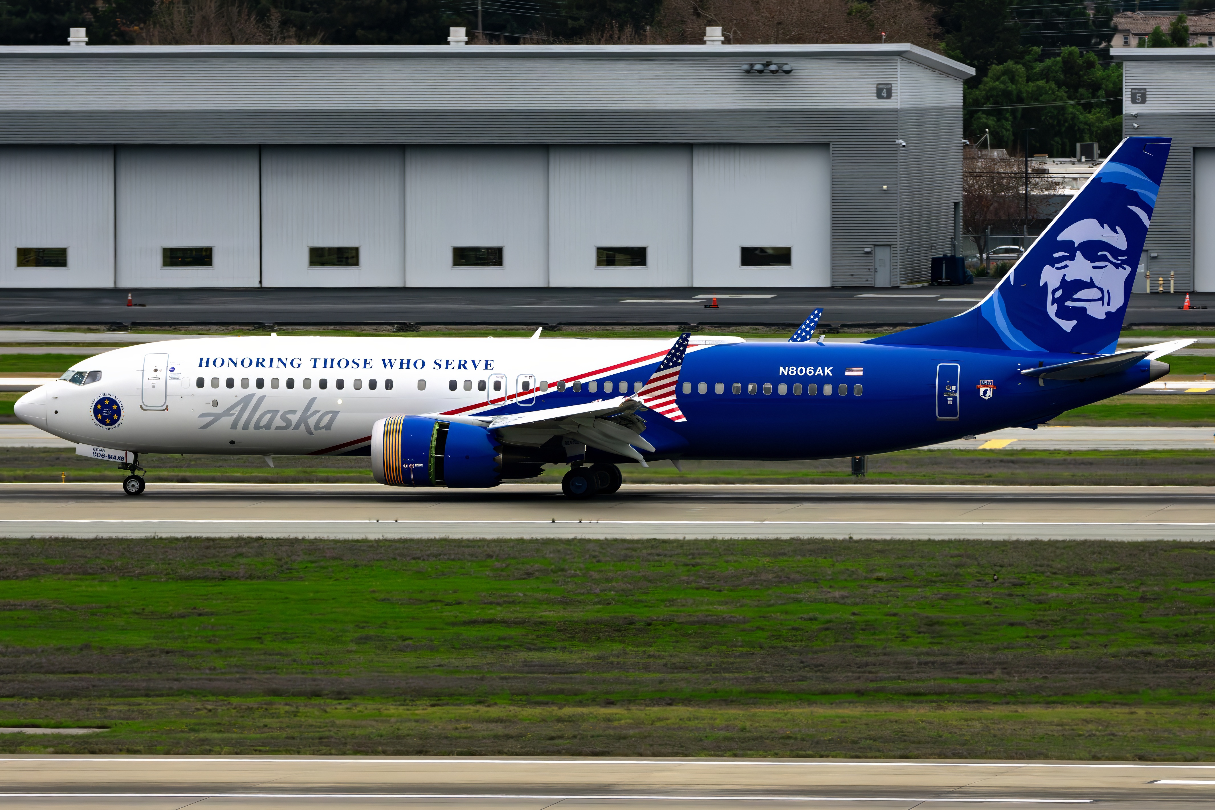 Full size: Alaska Airlines Boeing 737 MAX 8 N806AK at Norman Y Mineta San Jose International Airport