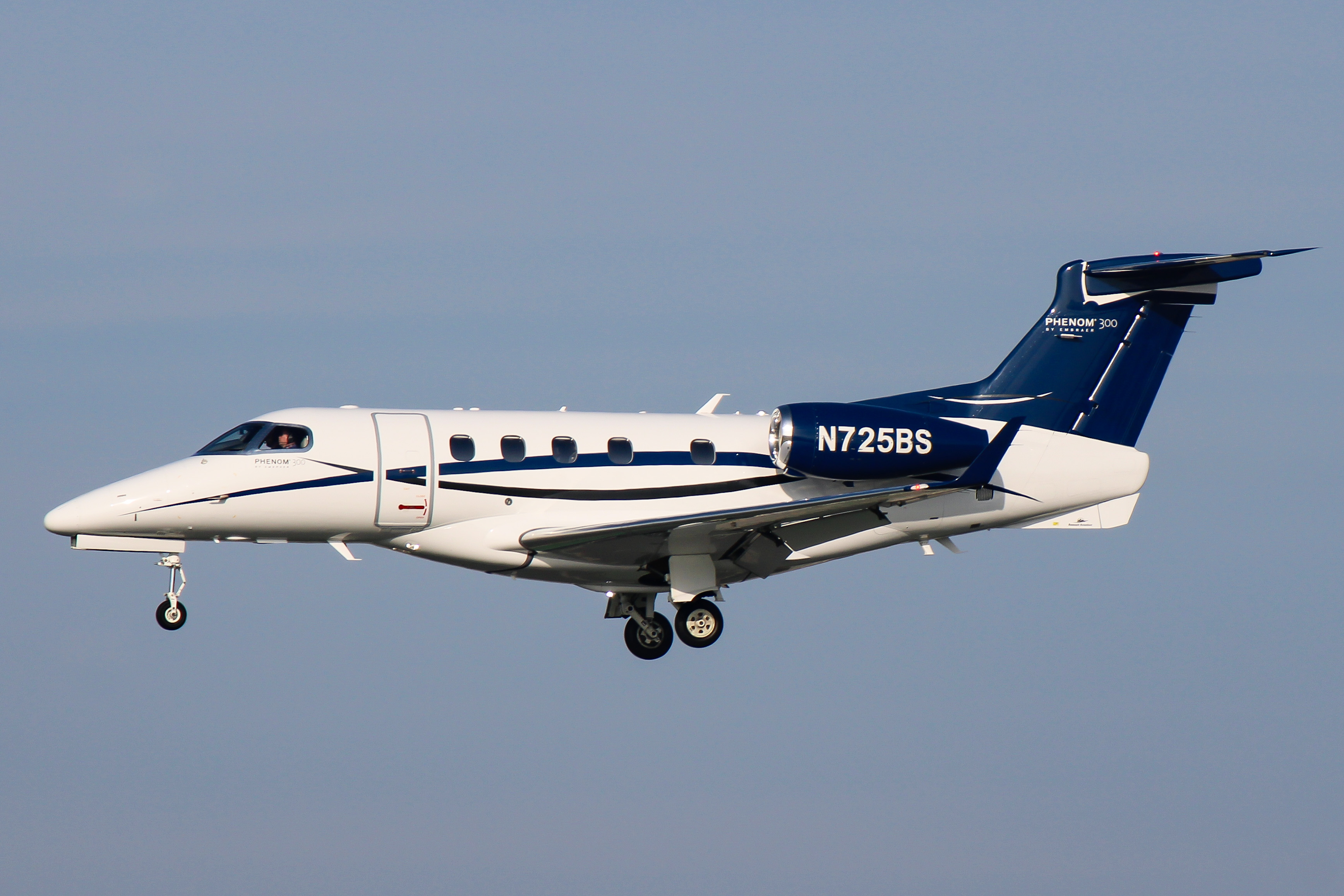 Full size: PRIVATE Embraer Phenom 300 N726BS at San Diego International Airport
