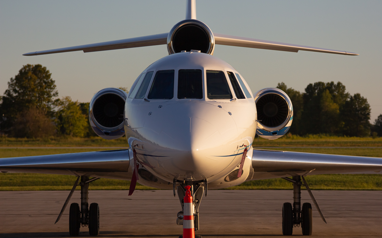 Full size: PRIVATE Dassault Falcon 50 N752JC at Delaware Municipal Airport
