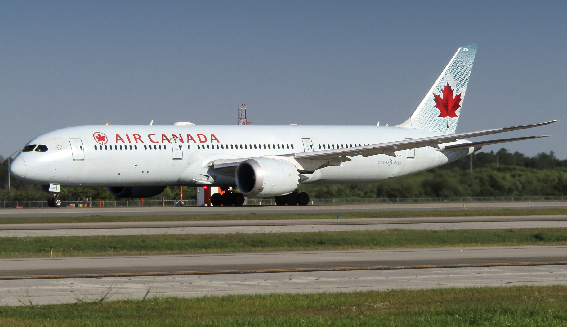 Full size: Air Canada Boeing 787-9 C-FGDZ at Orlando International Airport
