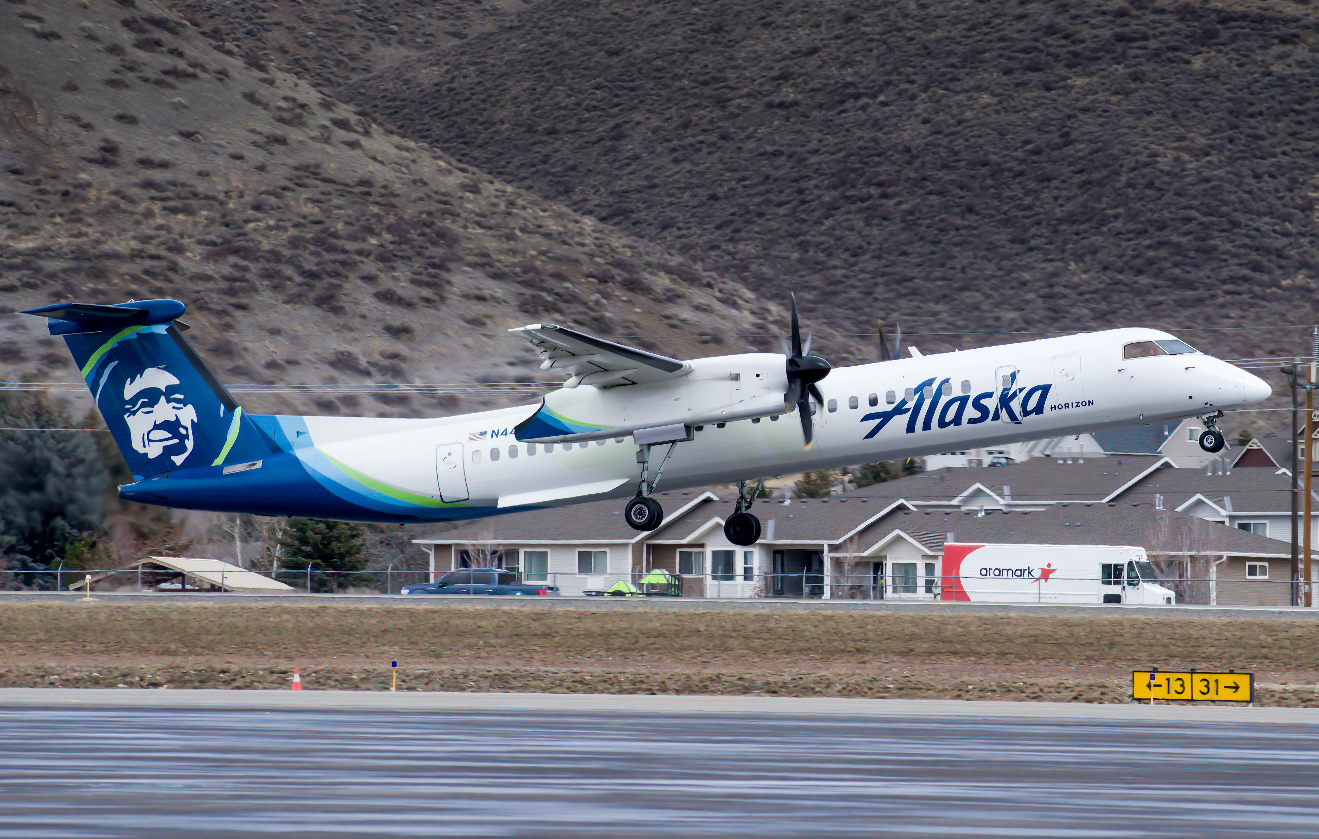 Full size: Alaska Airlines De Havilland DHC-8 N448QX at Hailey Friedman Memorial Airport