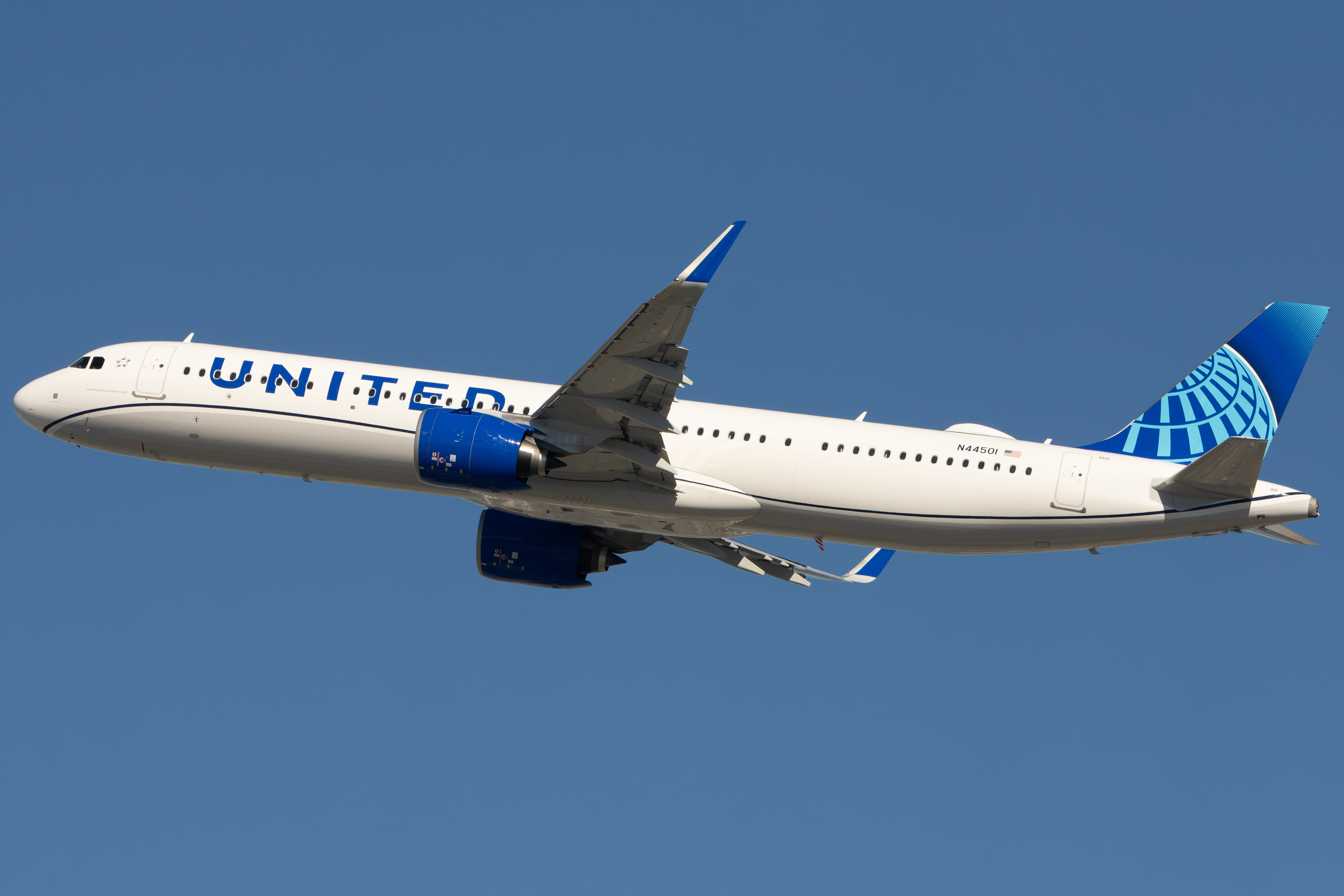 Full size: United Airlines Airbus A321NEO N44501 at San Francisco International Airport