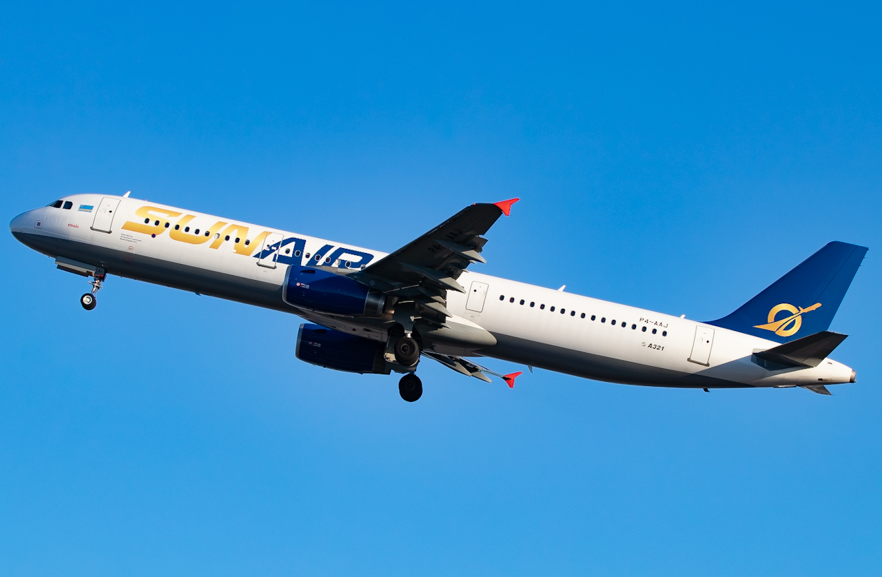 Full size: Sun Air Airbus A321-200 P4-AAJ at Miami International Airport