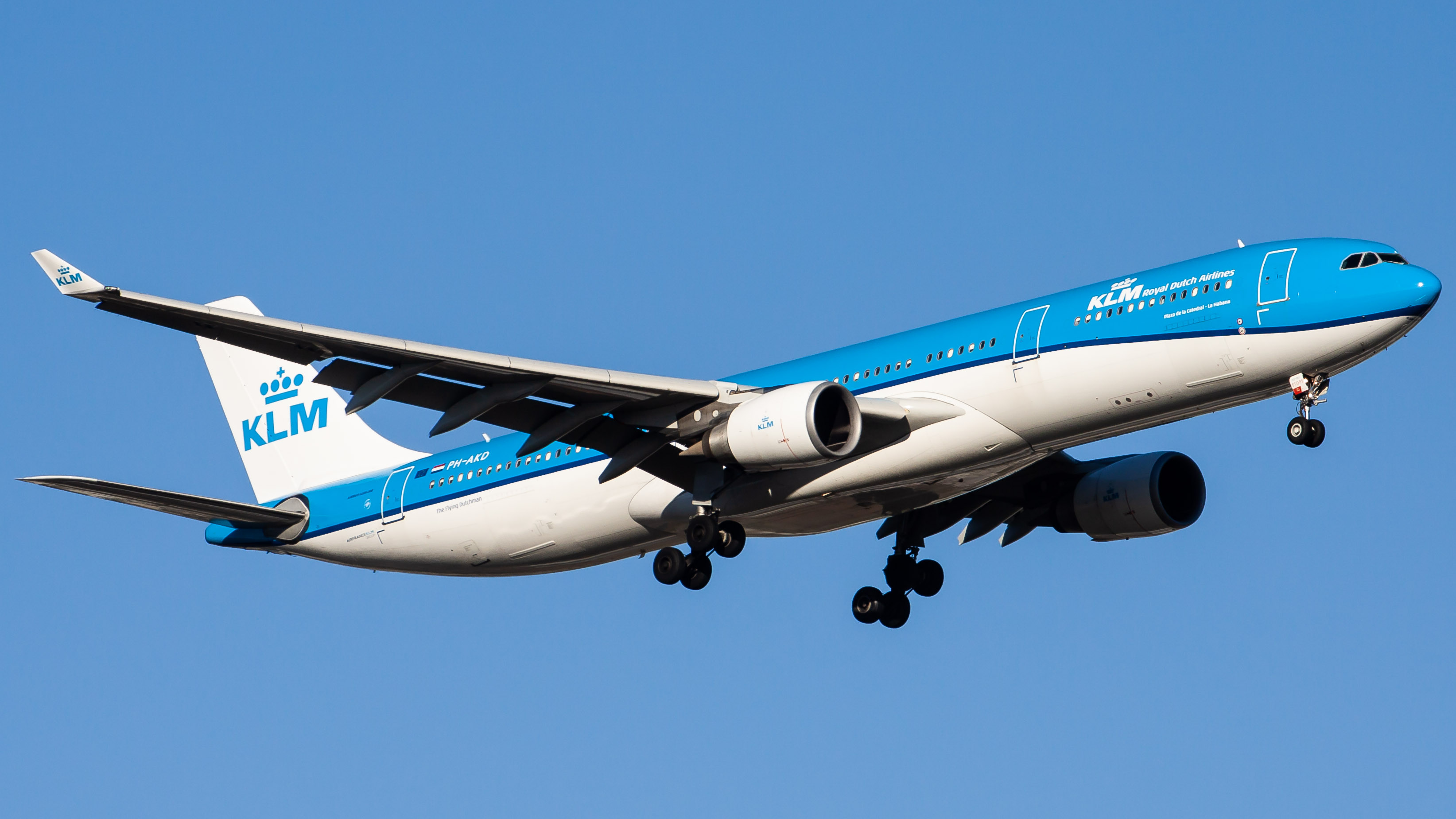 Full size: KLM Airbus A330-300 PH-AKD at Washington Dulles International Airport