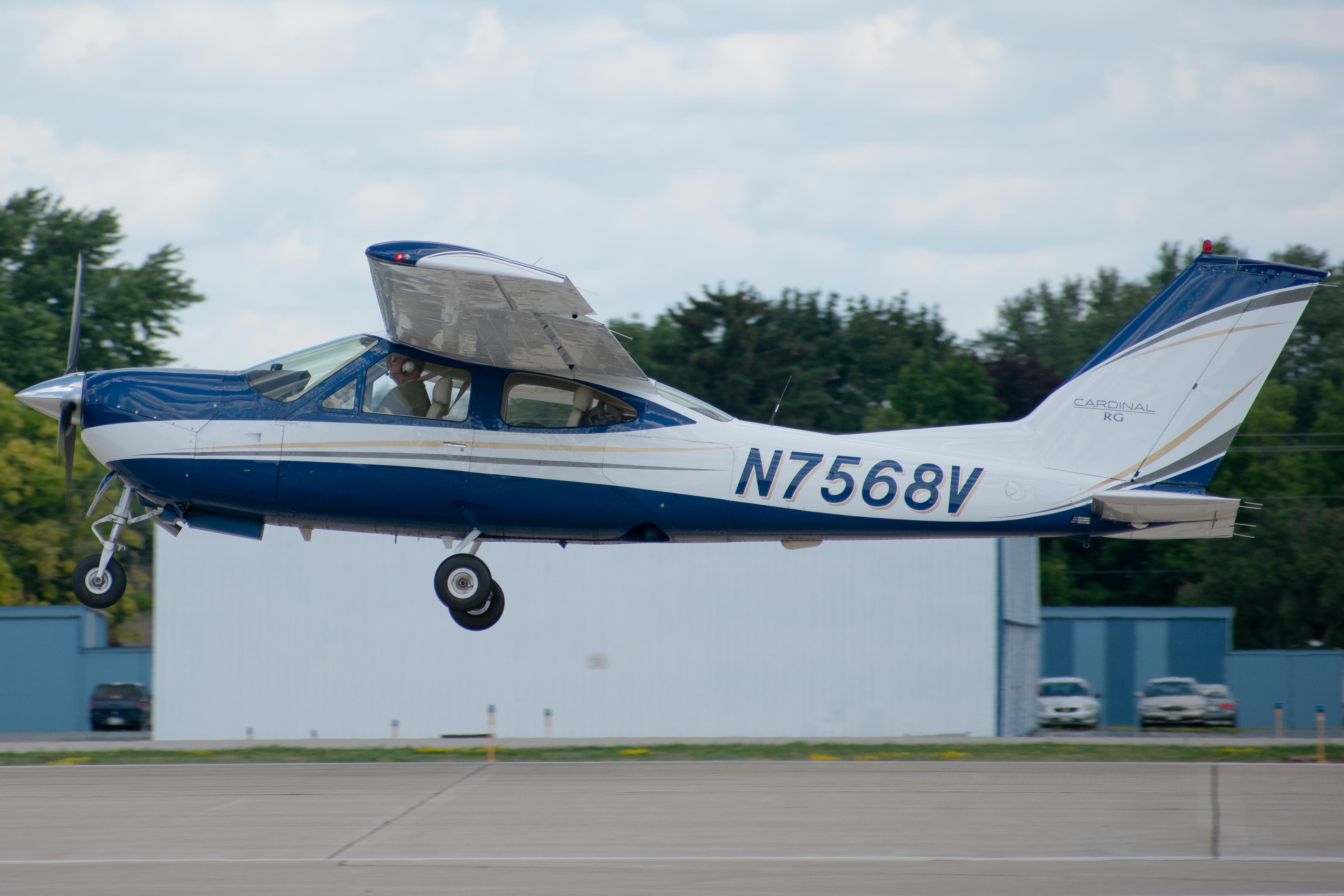 Full size: PRIVATE Cessna 177 Cardinal N7568V at Wittman Regional Airport