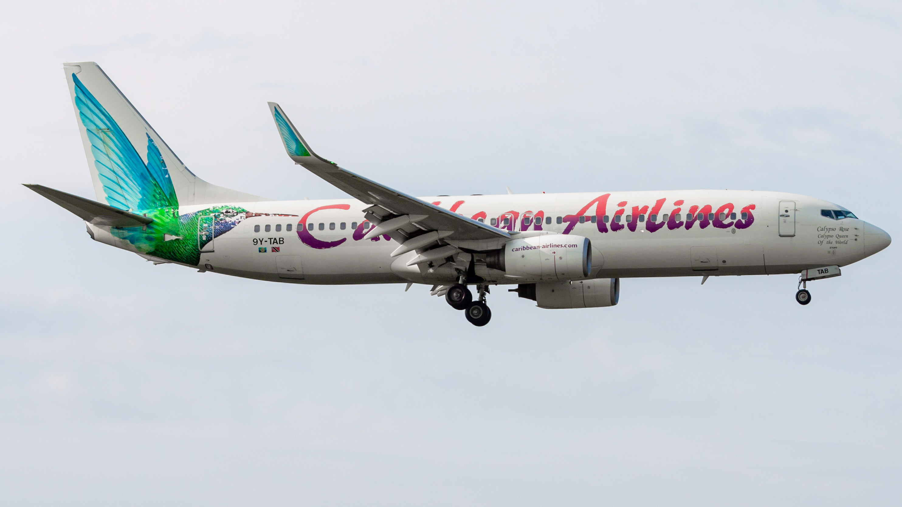 Full size: Caribbean Airlines Boeing 737-800 9Y-TAB at Houston-George Bush Intercontinental Airport