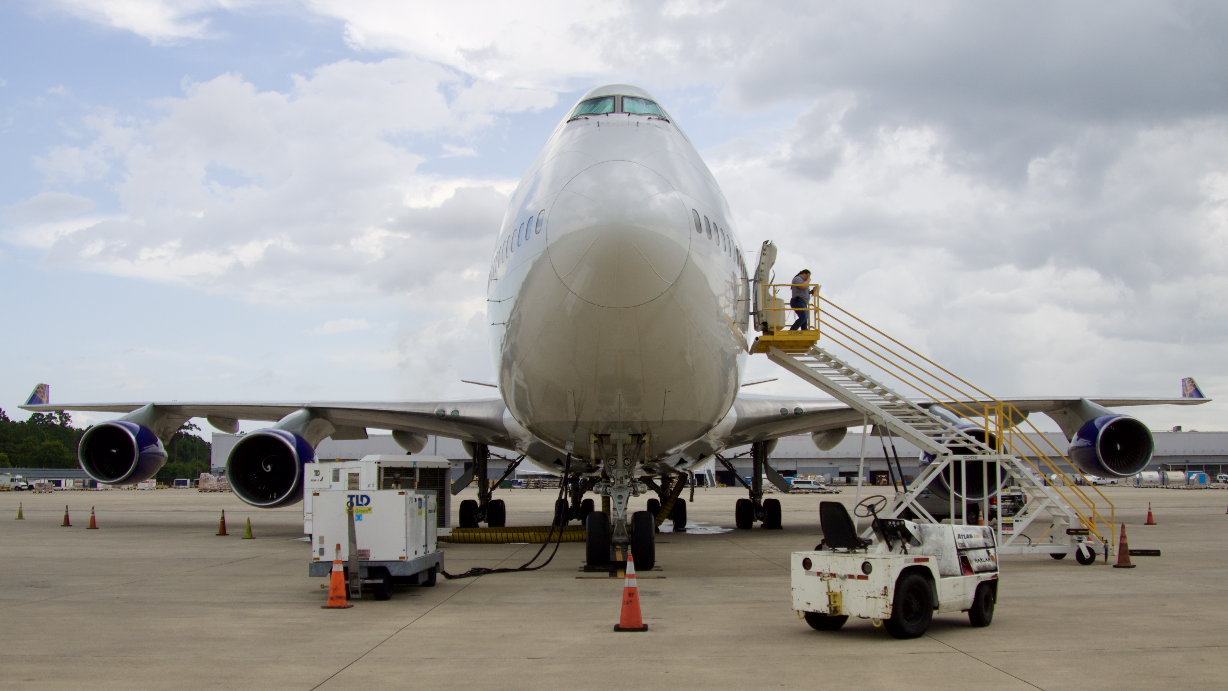 Full size: Atlas Air Boeing 747-400 N480MC at Houston-George Bush Intercontinental Airport