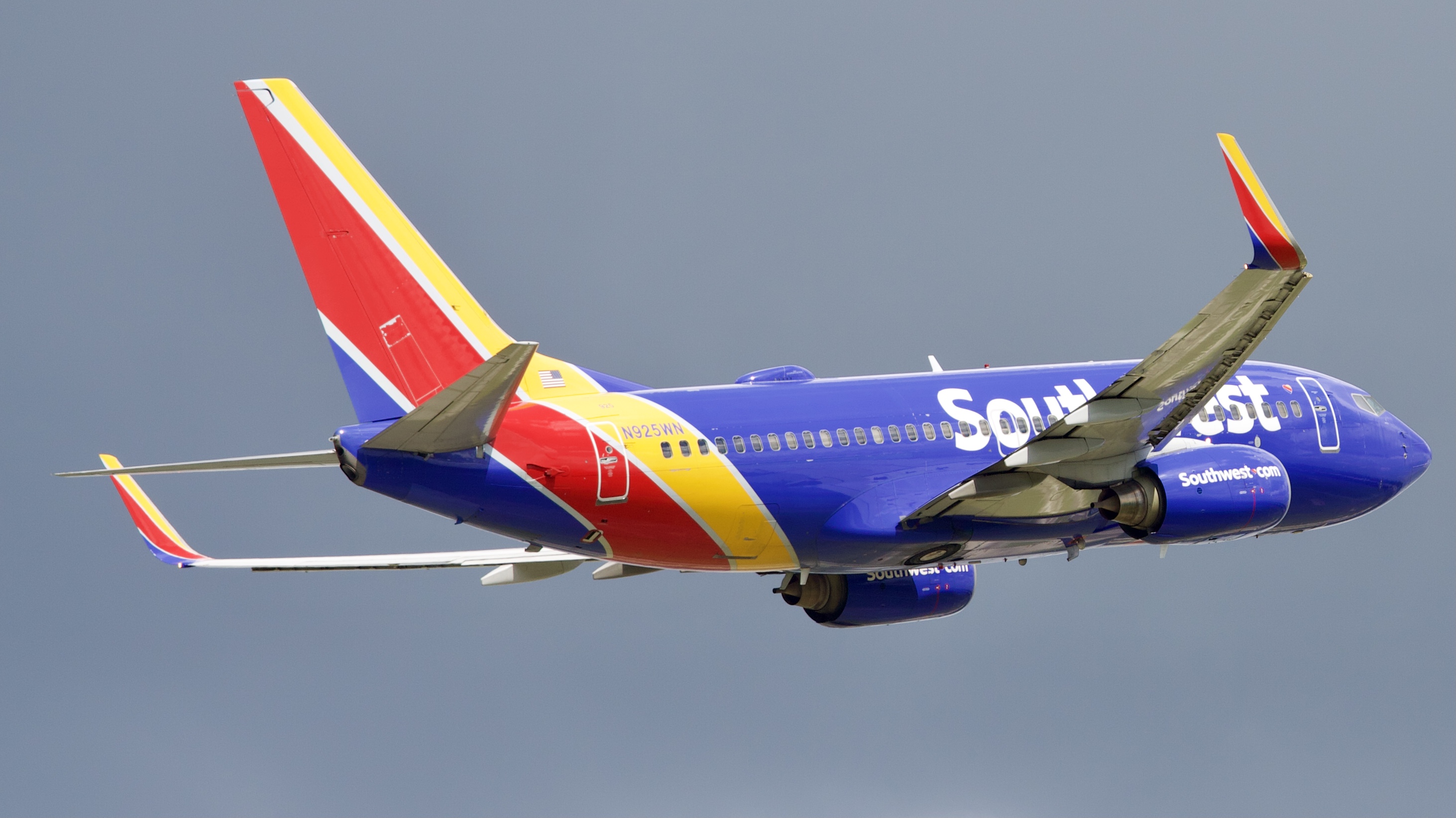 Full size: Southwest Airlines Boeing 737-700 N925WN at Houston-George Bush Intercontinental Airport