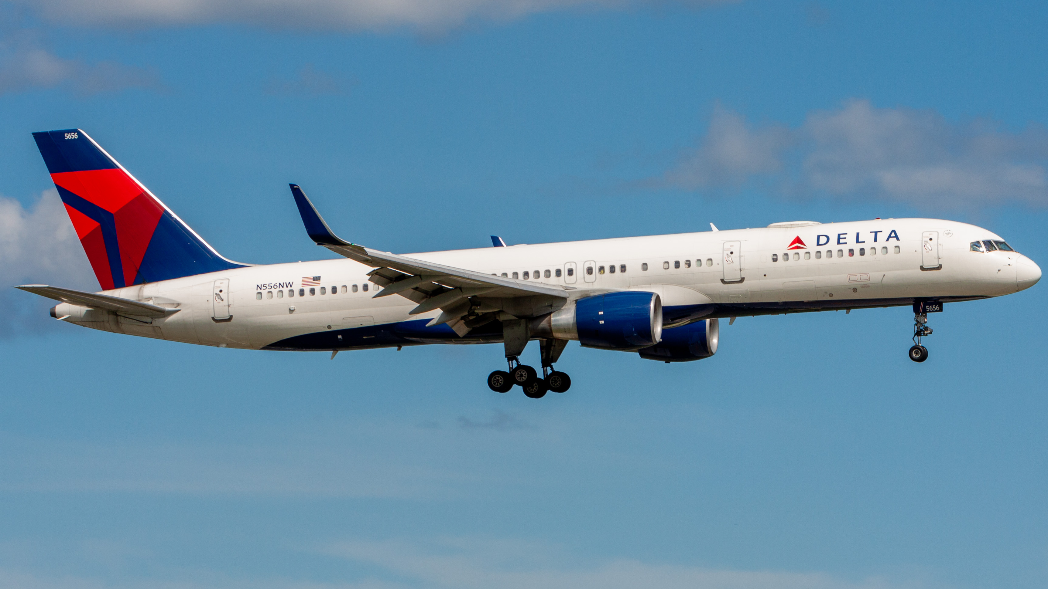 Full size: Delta Airlines Boeing 757-200 N556NW at Orlando International Airport