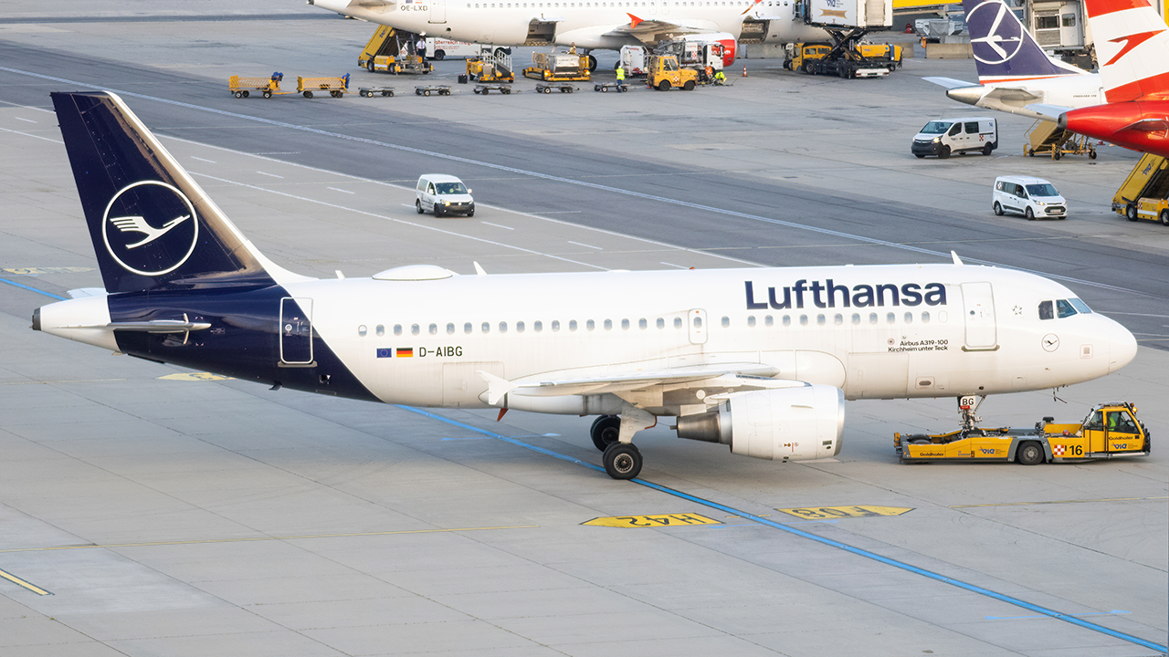 Full size: Lufthansa Airbus A319 D-AIBG at Vienna International Airport