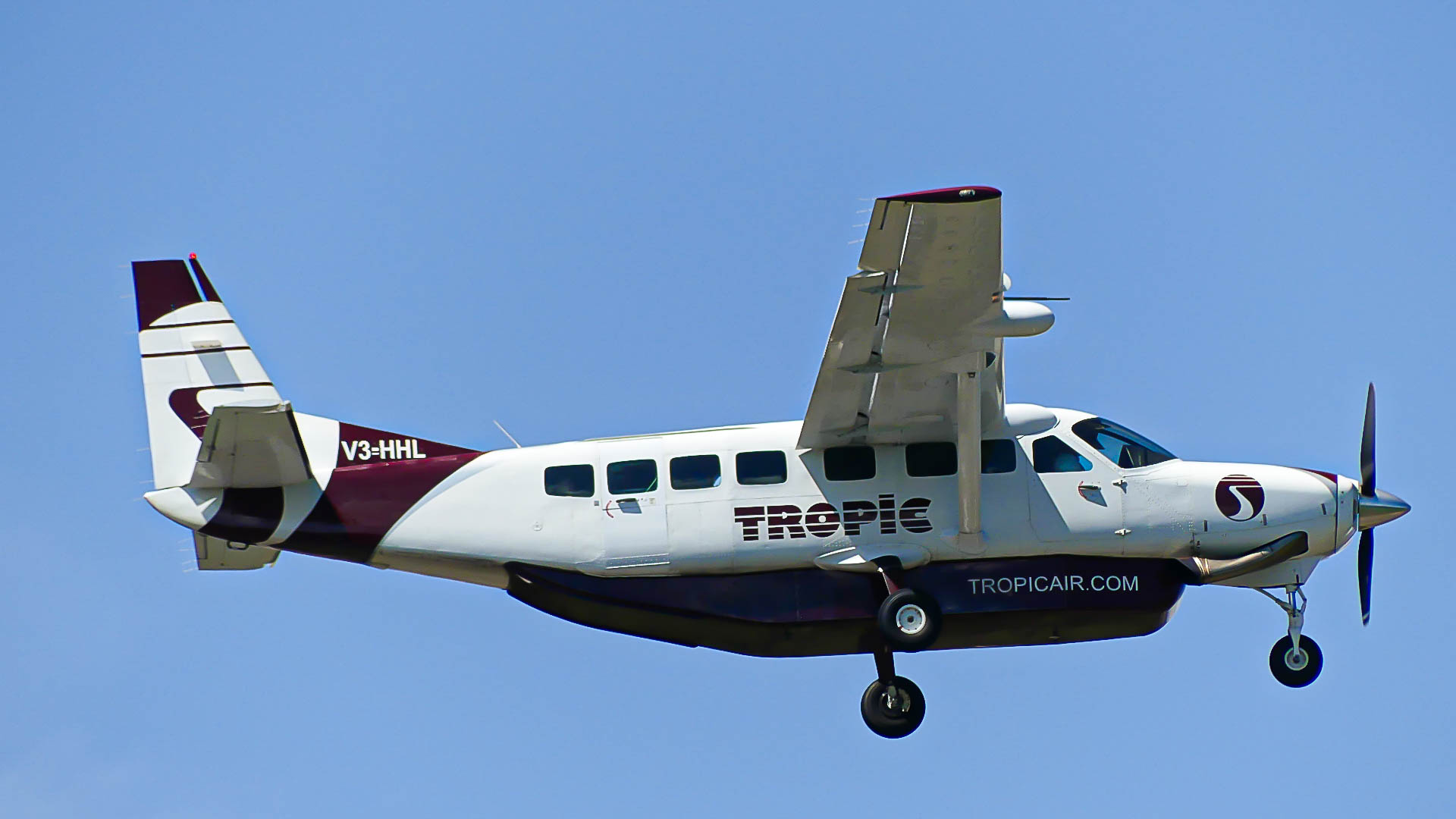 Full size: Tropic Air  Cessna 208 Grand Caravan V3-HHL at Belize City Philip S. W. Goldson International Airport