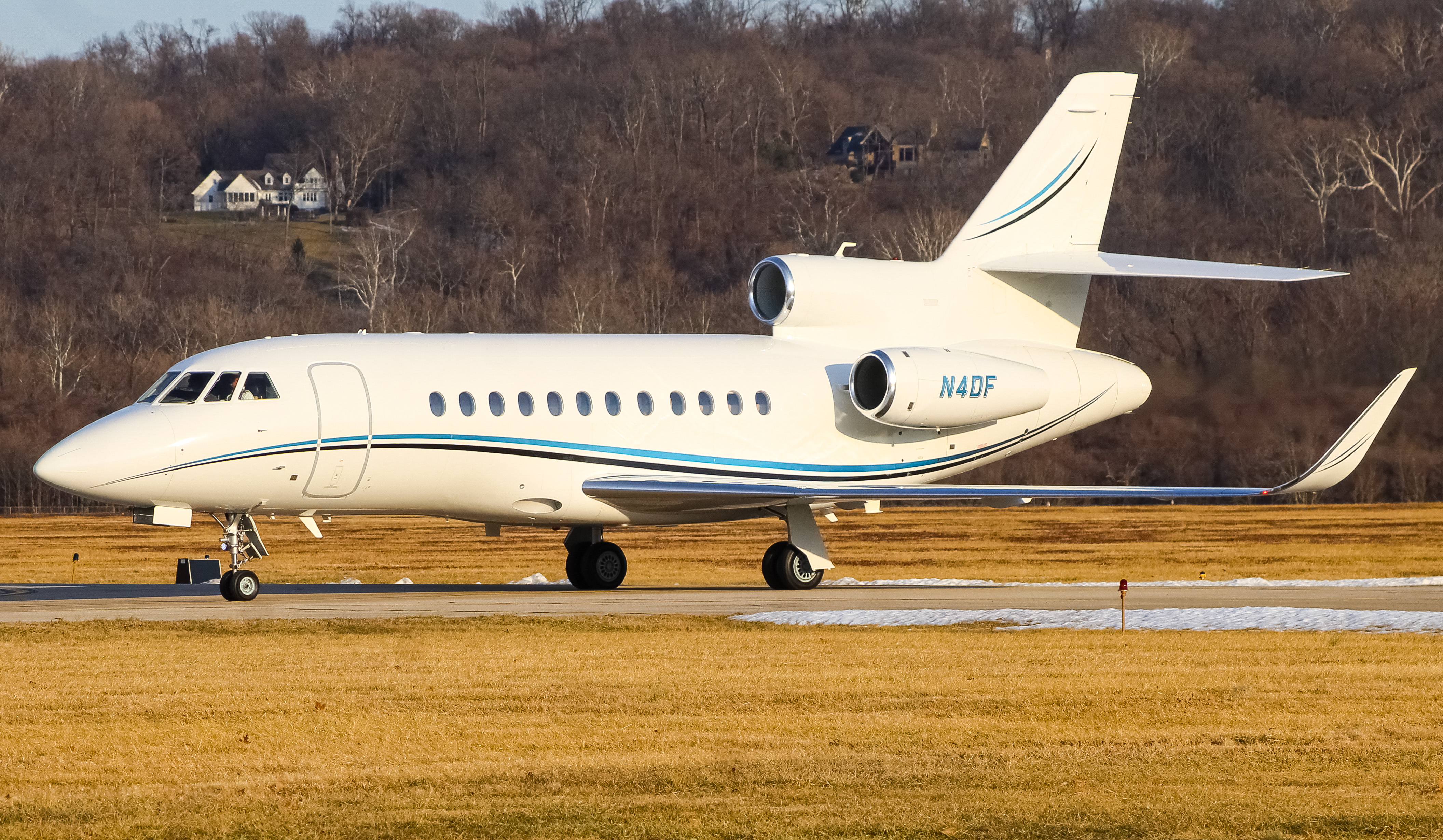 Full size: PRIVATE Dassault Falcon 900EX N4DF at Cincinnati Municipal Airport/Lunken Field