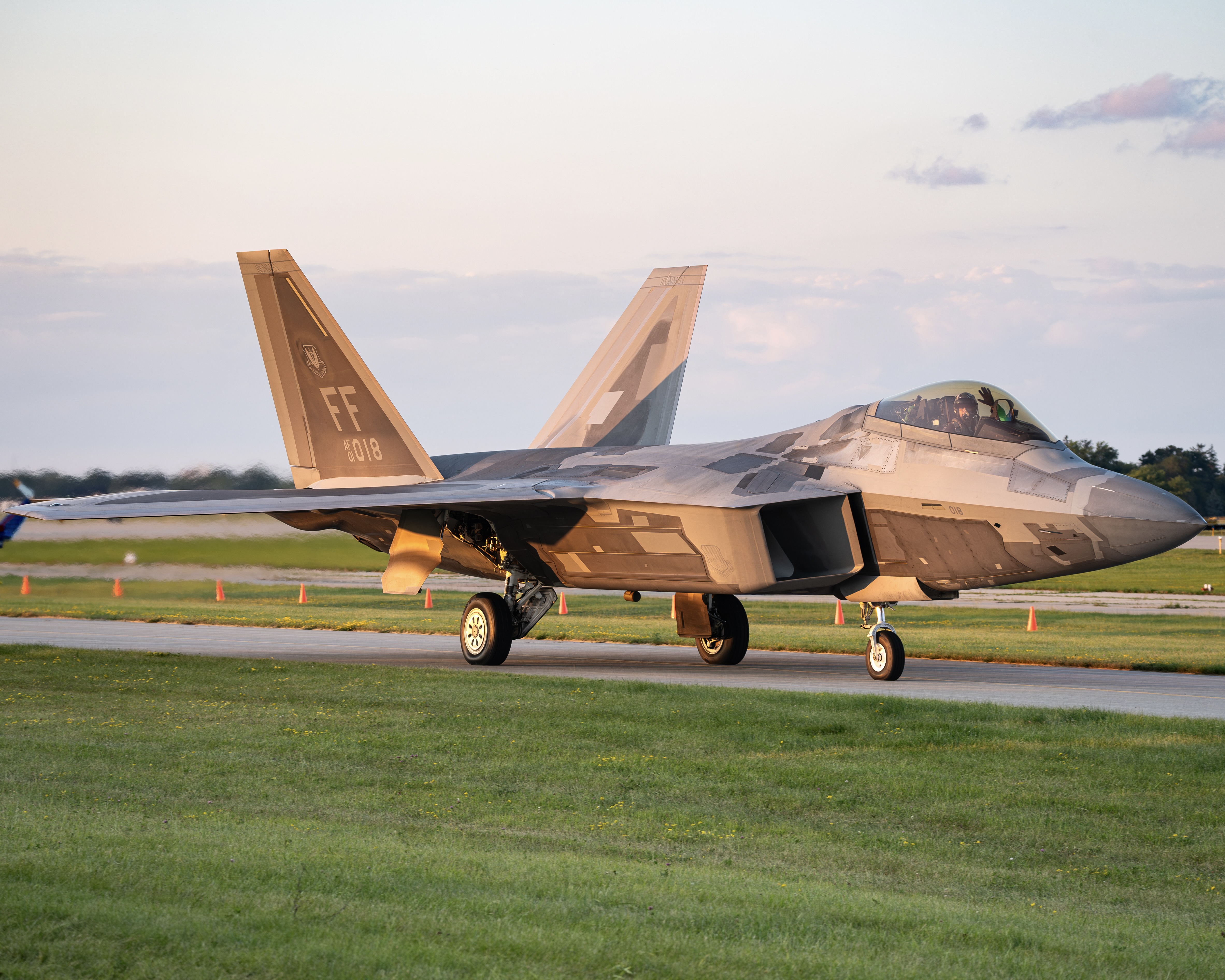 Full size: USAF - United States Air Force Lockheed Martin F-22A Raptor 01-4018 at Wittman Regional Airport