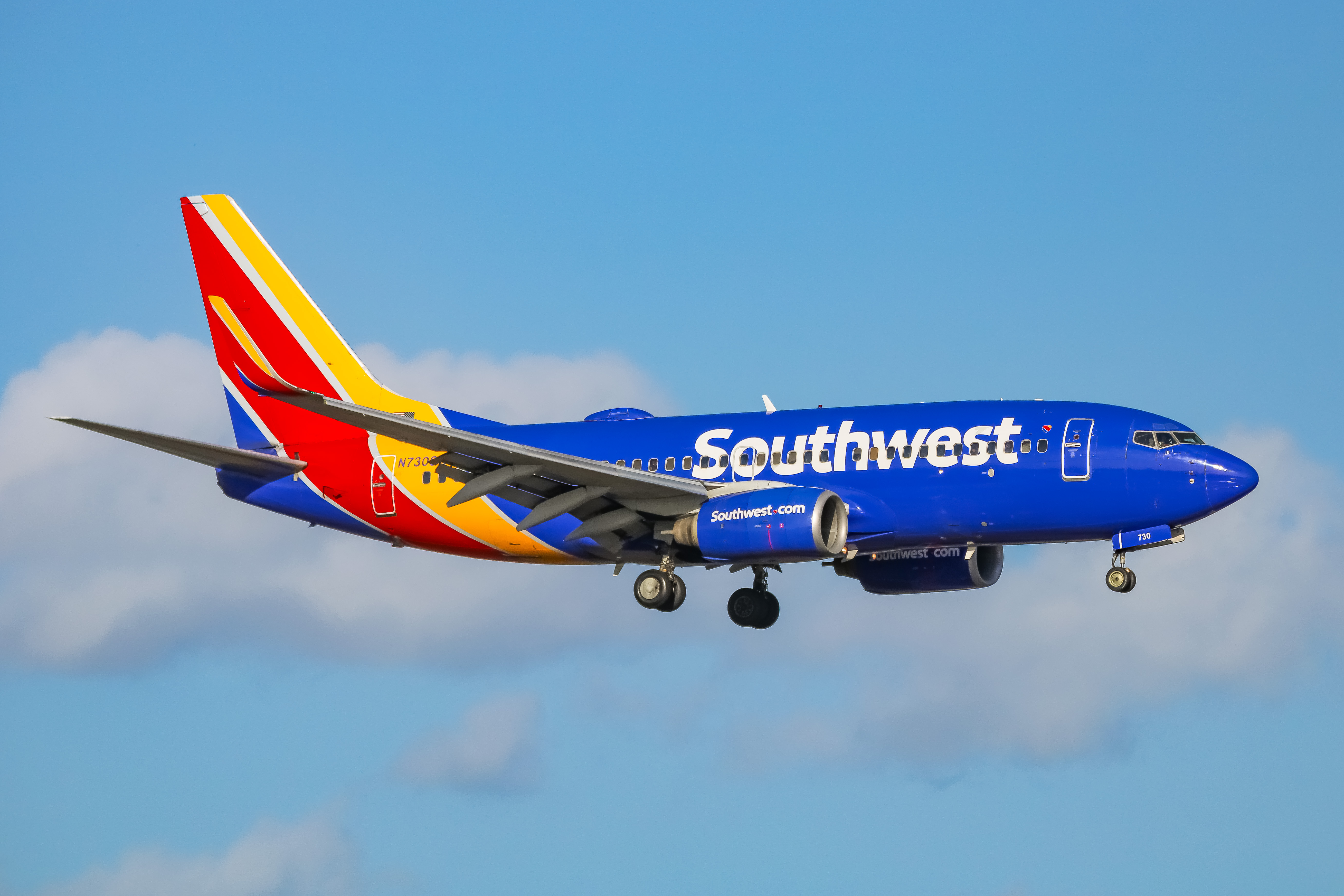 Full size: Southwest Airlines Boeing 737-700 N730SW at Orlando International Airport