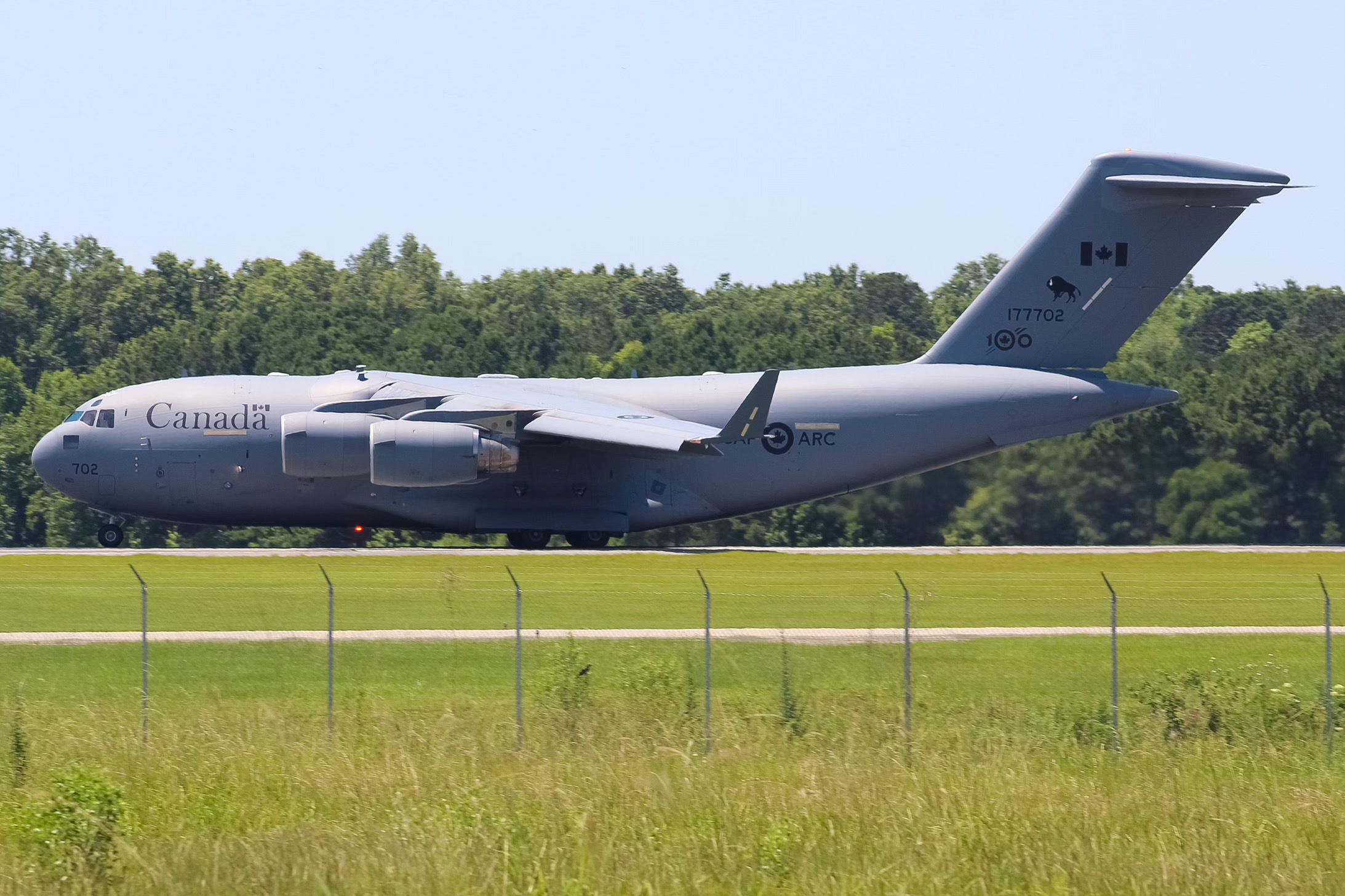 Full size: Royal Canadian Air Force Boeing C-17 Globemaster III 177702 at Savannah/Hilton Head International Airport