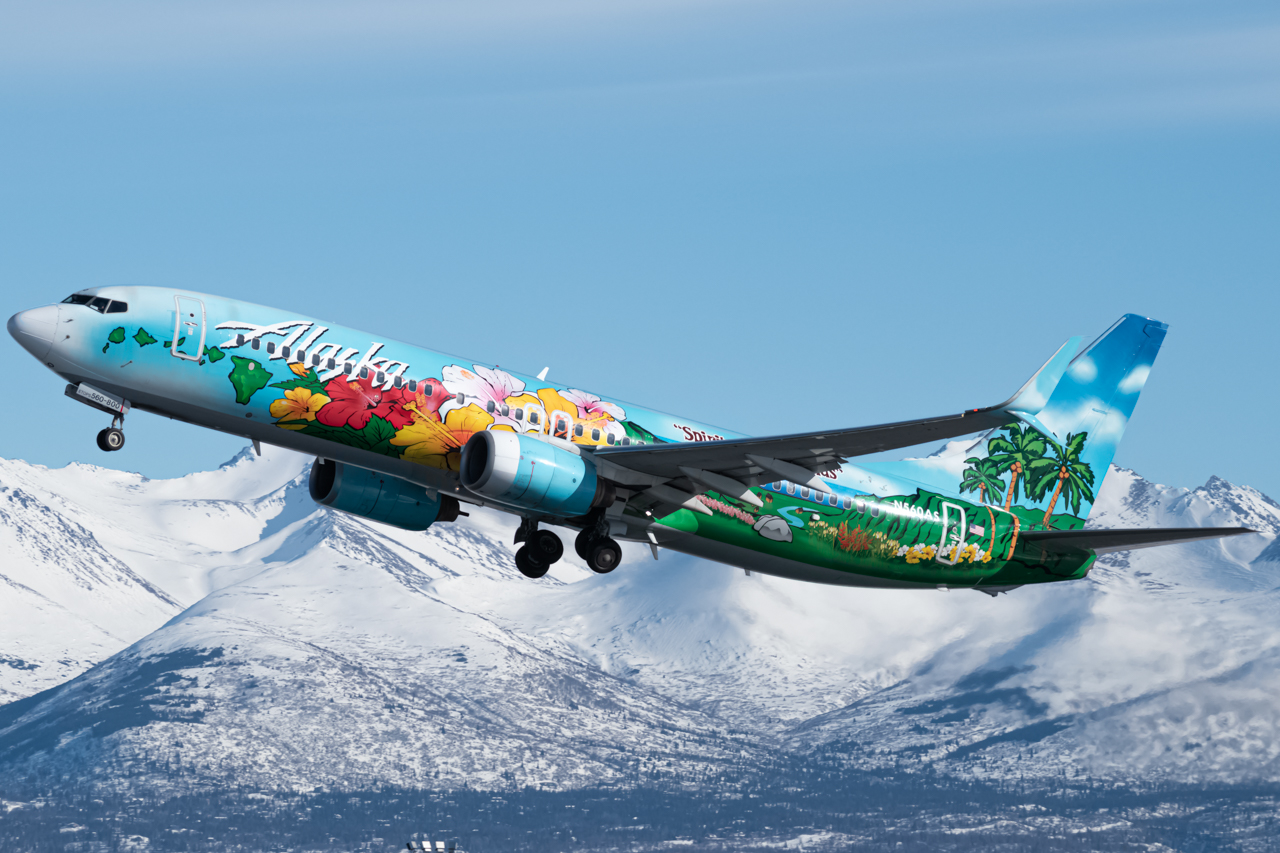 Full size: Alaska Airlines Boeing 737-800 N560AS at Anchorage Ted Stevens International Airport