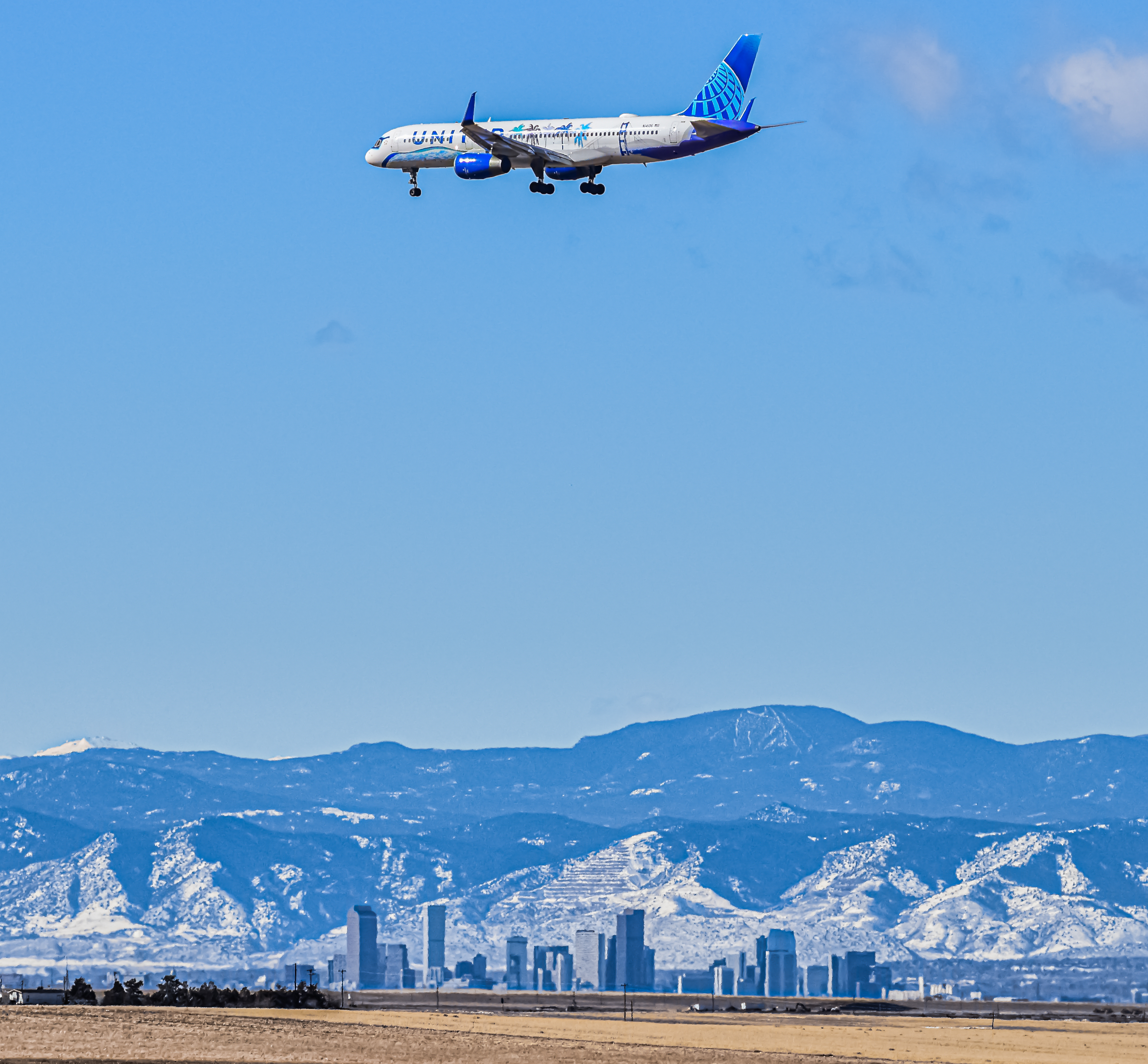 Full size: United Airlines Boeing 757-200 N14106 at Denver International Airport