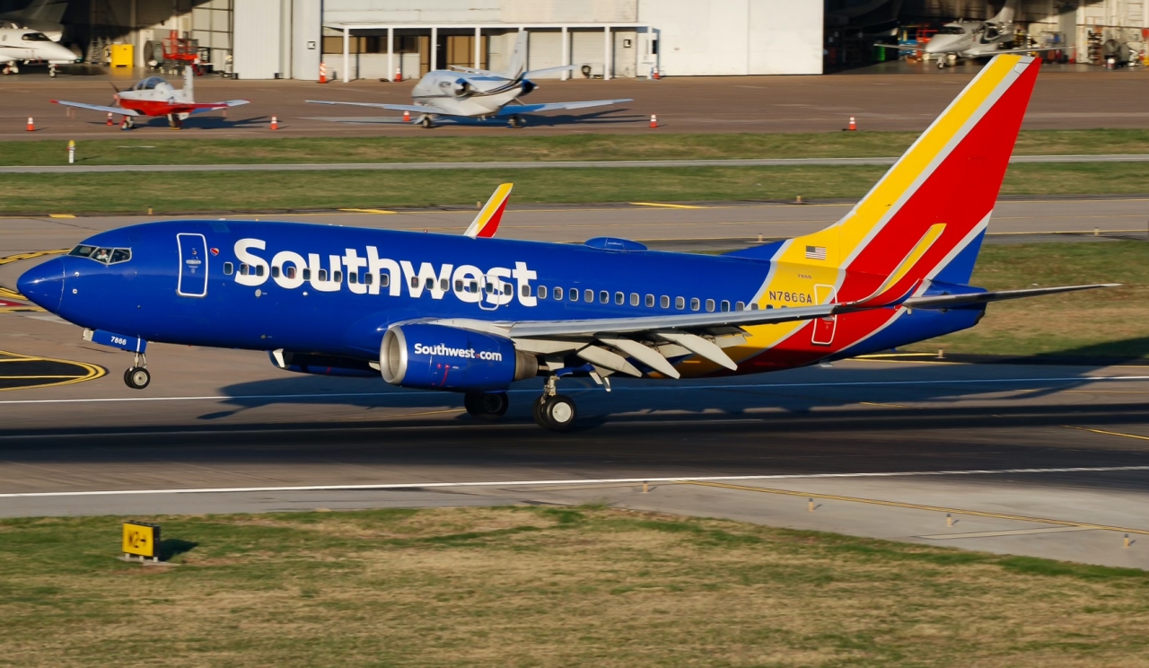 Full size: Southwest Airlines Boeing 737-700 N7866A at Dallas Love Field Airport