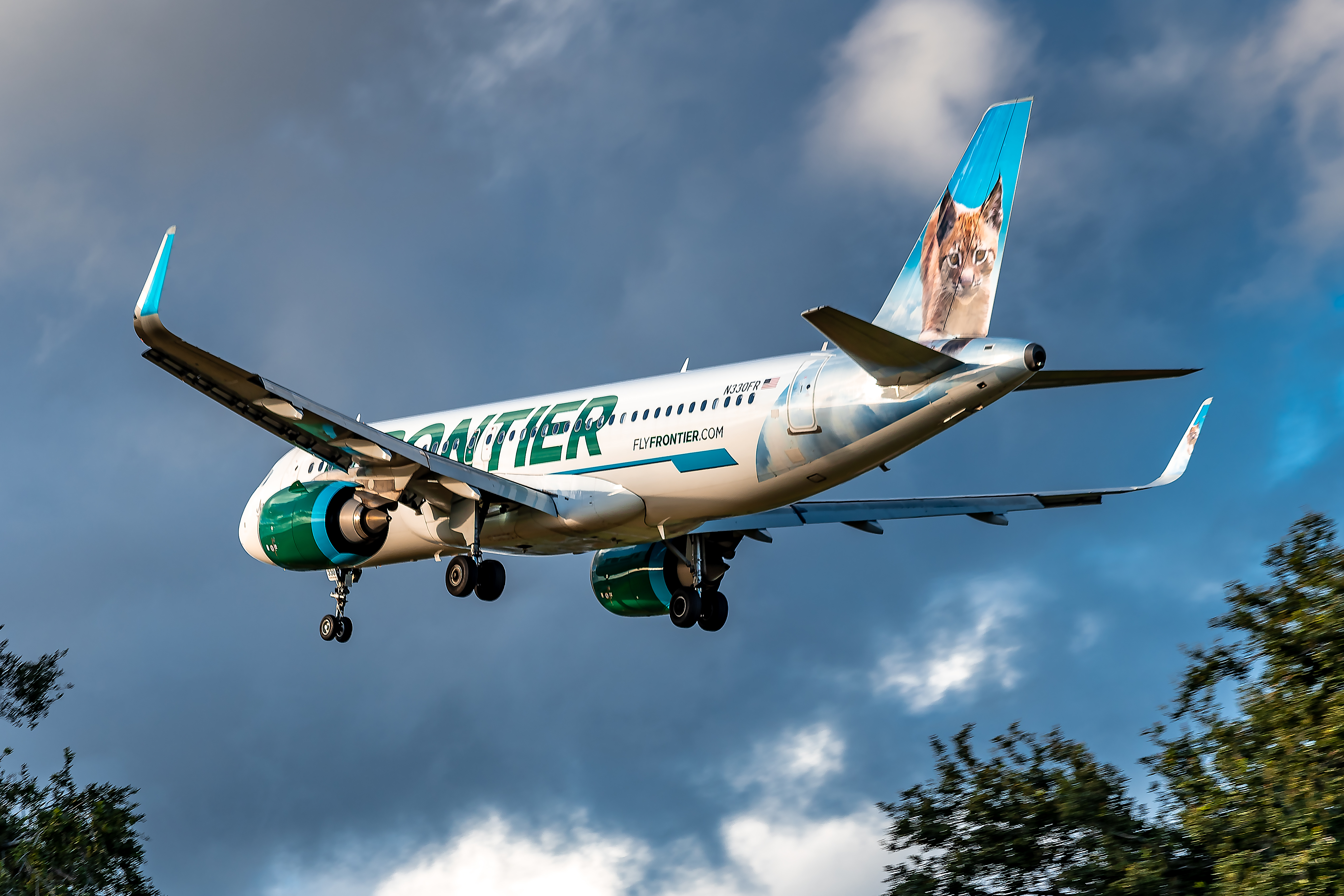 Full size: Frontier Airlines Airbus A320NEO N330FR at Sarasota/Bradenton International Airport