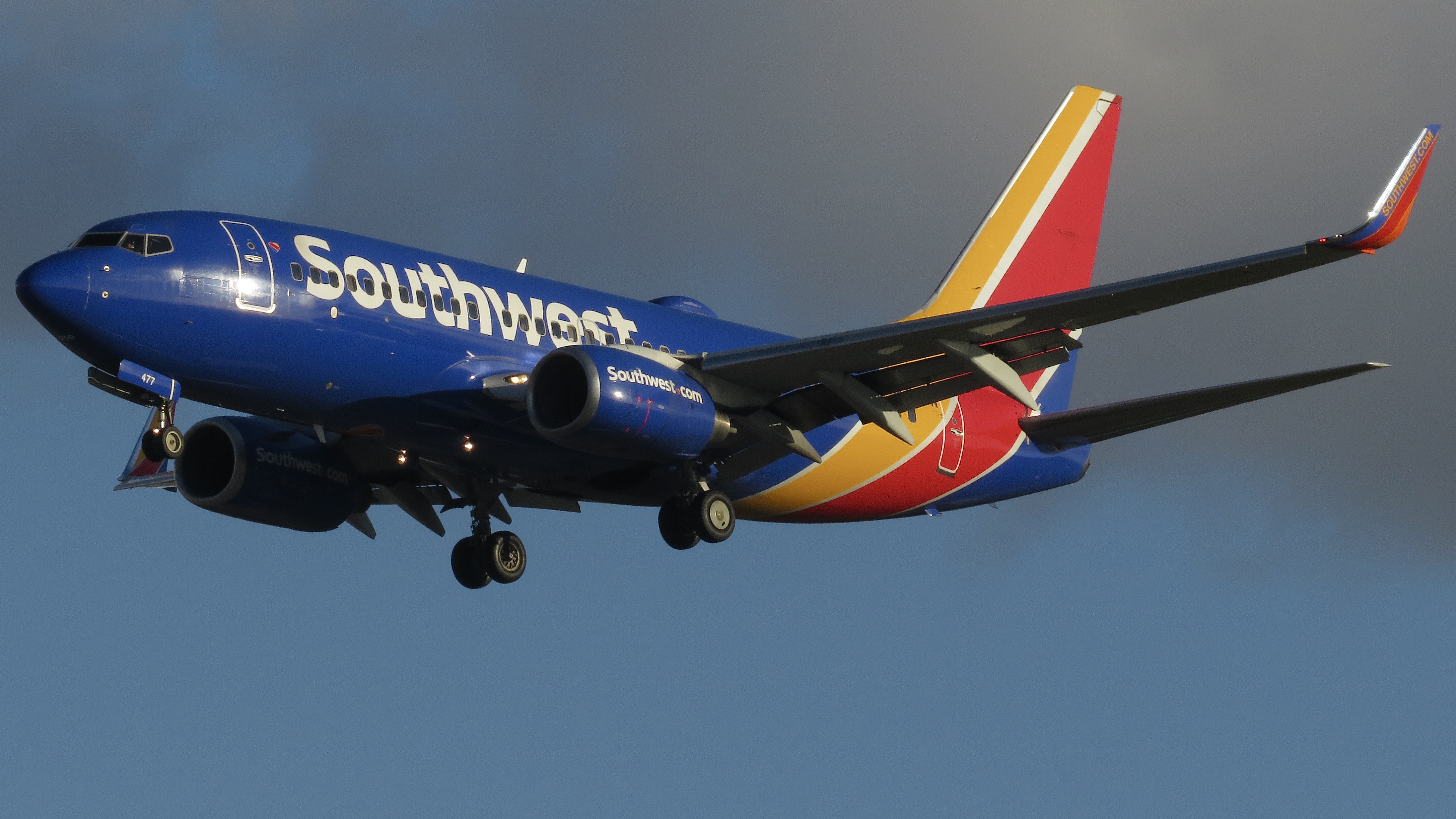 Full size: Southwest Airlines Boeing 737-700 N477WN at Orlando International Airport
