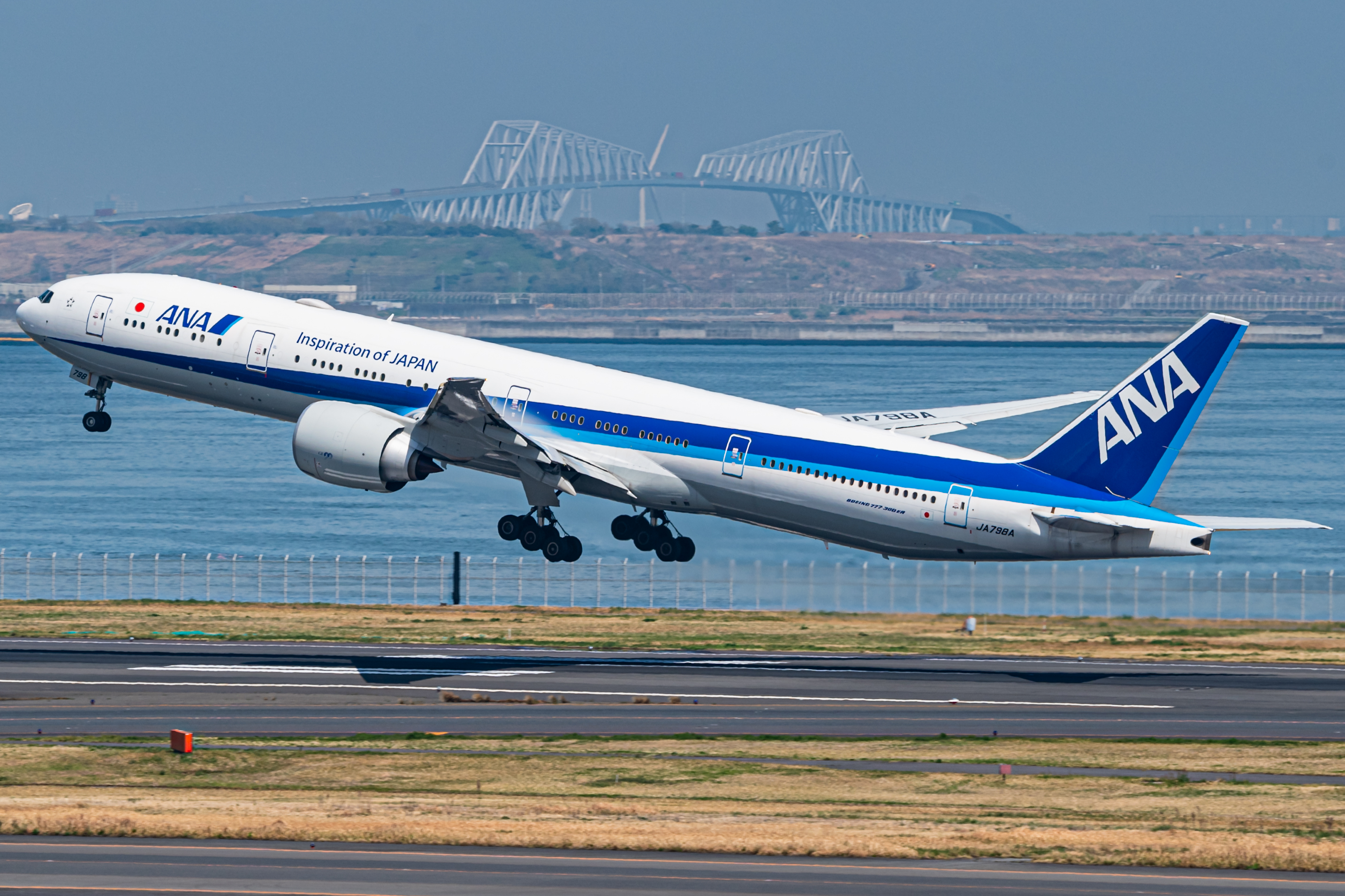 Full size: All Nippon Airways Boeing 777-300ER JA798A at Tokyo-Haneda Airport