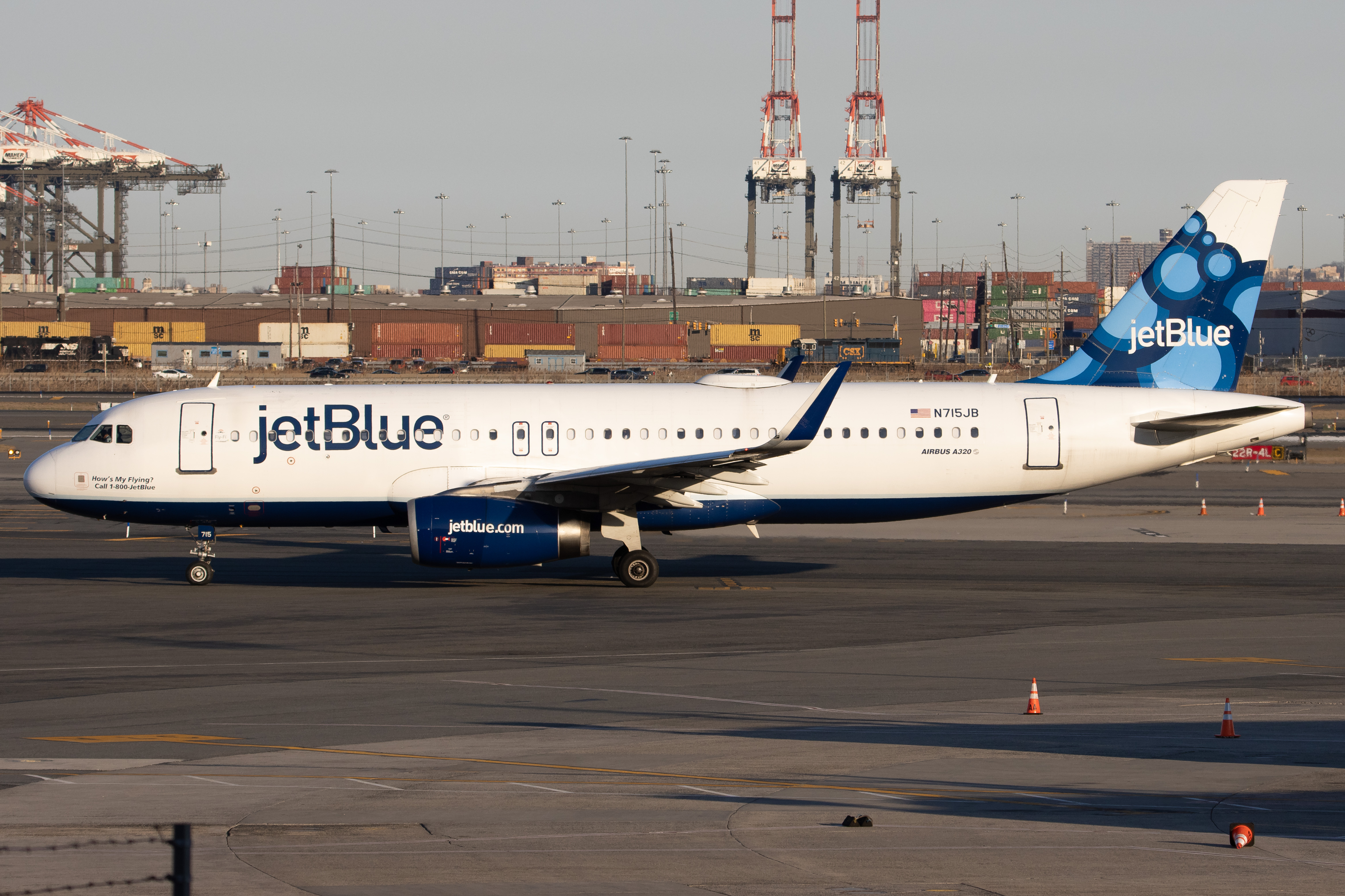 Full size: JetBlue Airways Airbus A320 N715JB at Newark Liberty International Airport