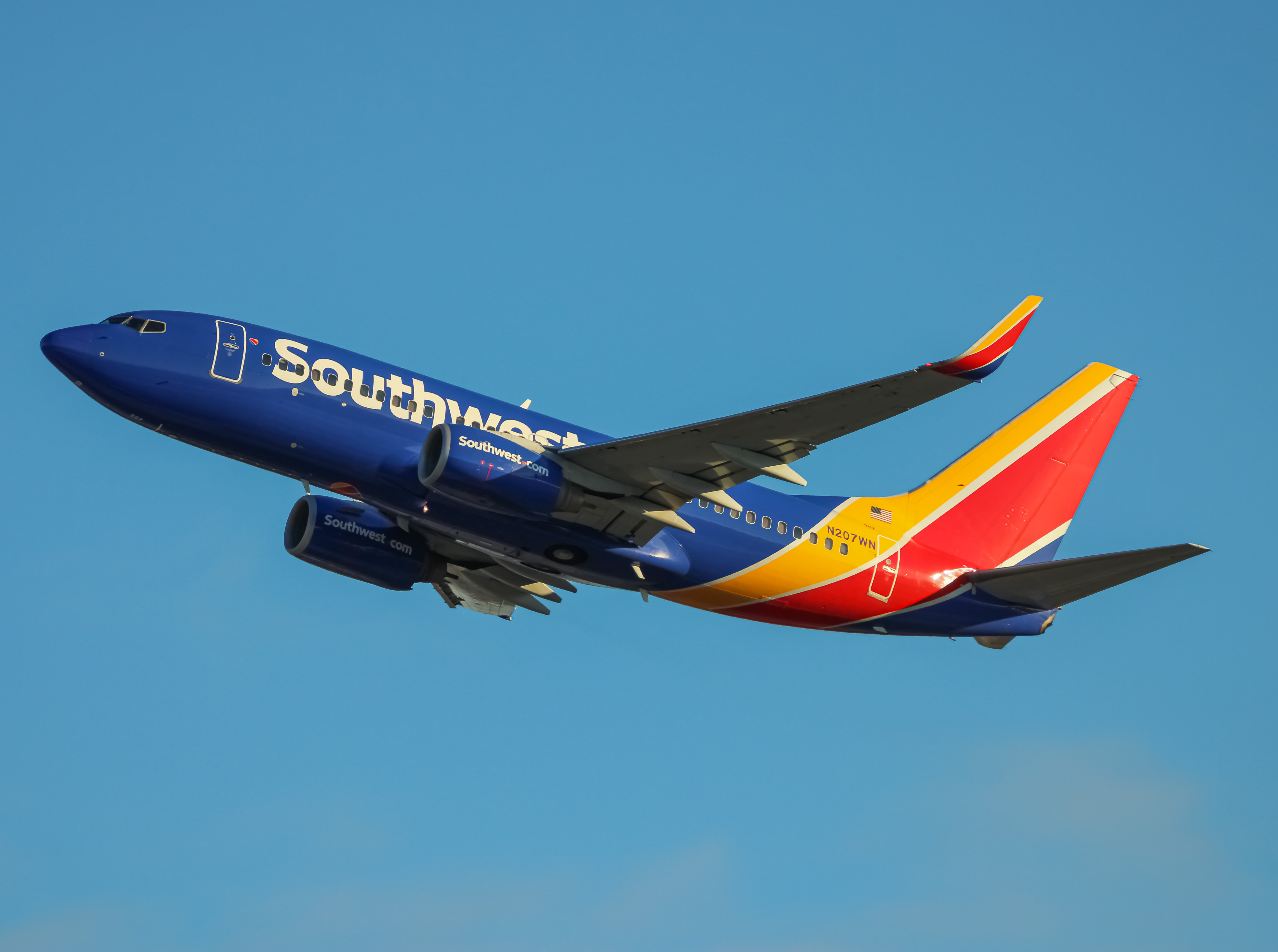 Full size: Southwest Airlines Boeing 737-700 N207WN at Baltimore/Washington International Thurgood Marshall Airport